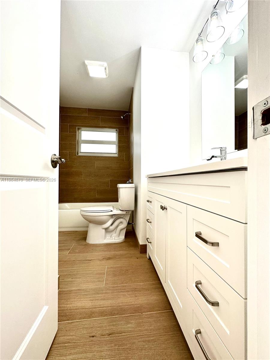 3042 Hayes St Hollywood, FL 33021