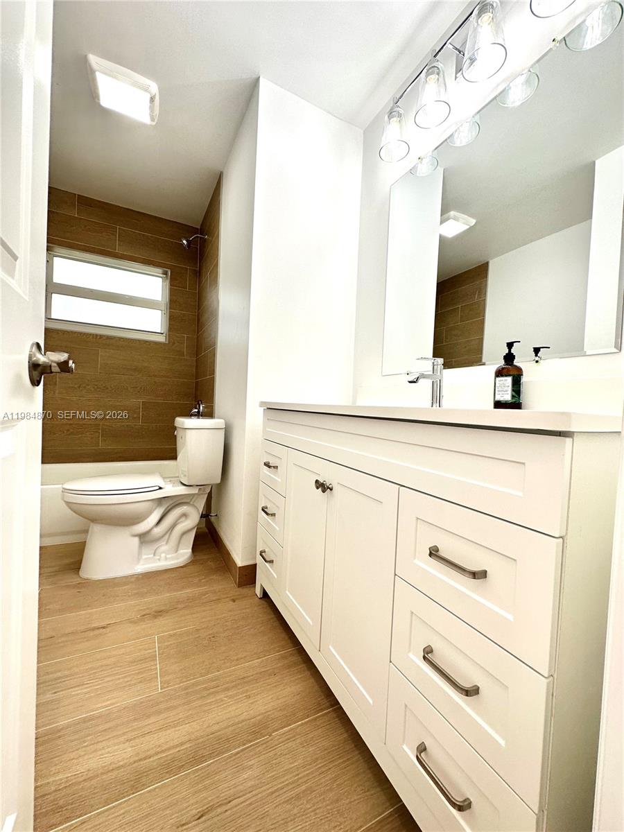 3042 Hayes St Hollywood, FL 33021