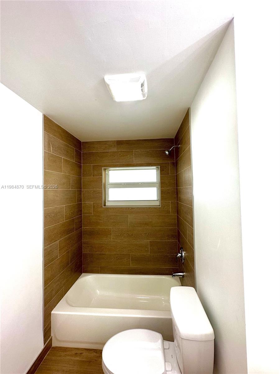 3042 Hayes St Hollywood, FL 33021