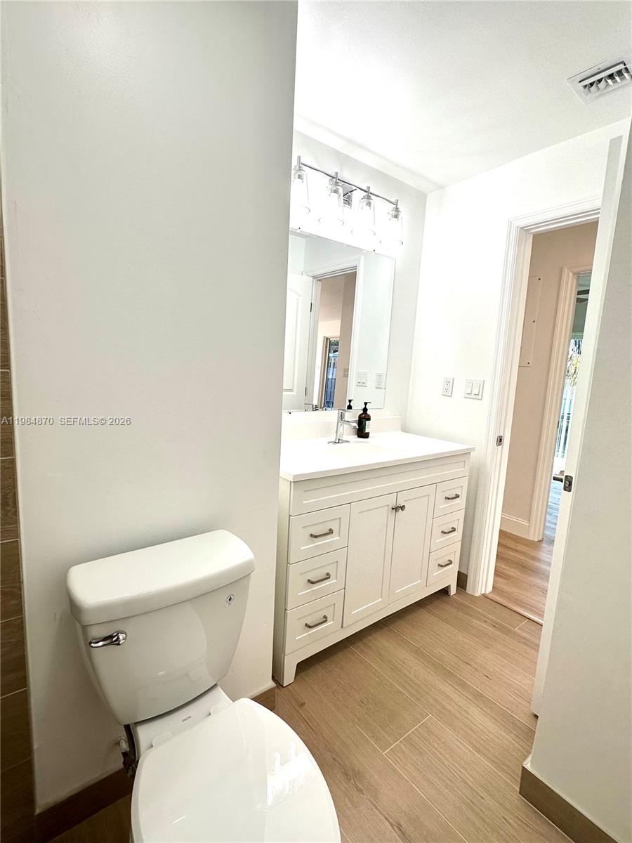 3042 Hayes St Hollywood, FL 33021