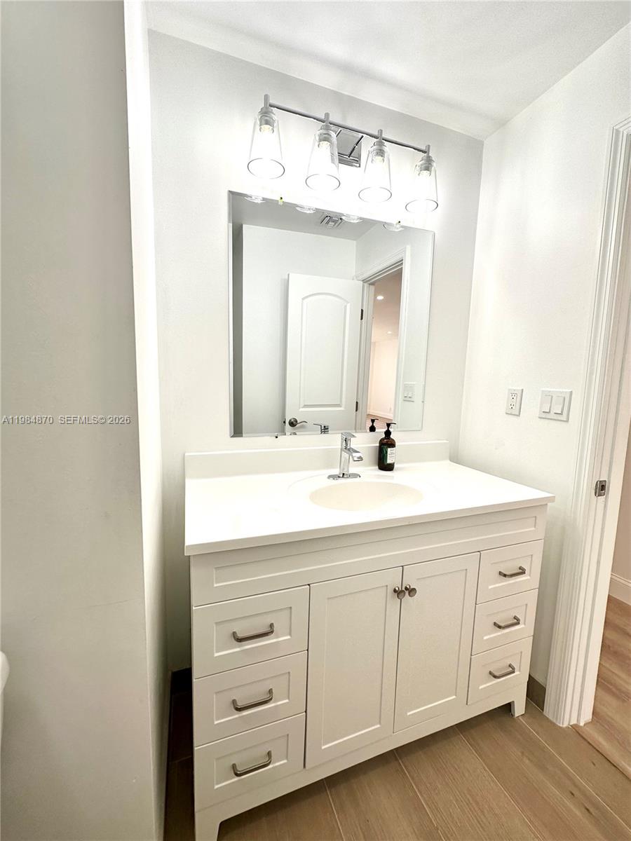 3042 Hayes St Hollywood, FL 33021