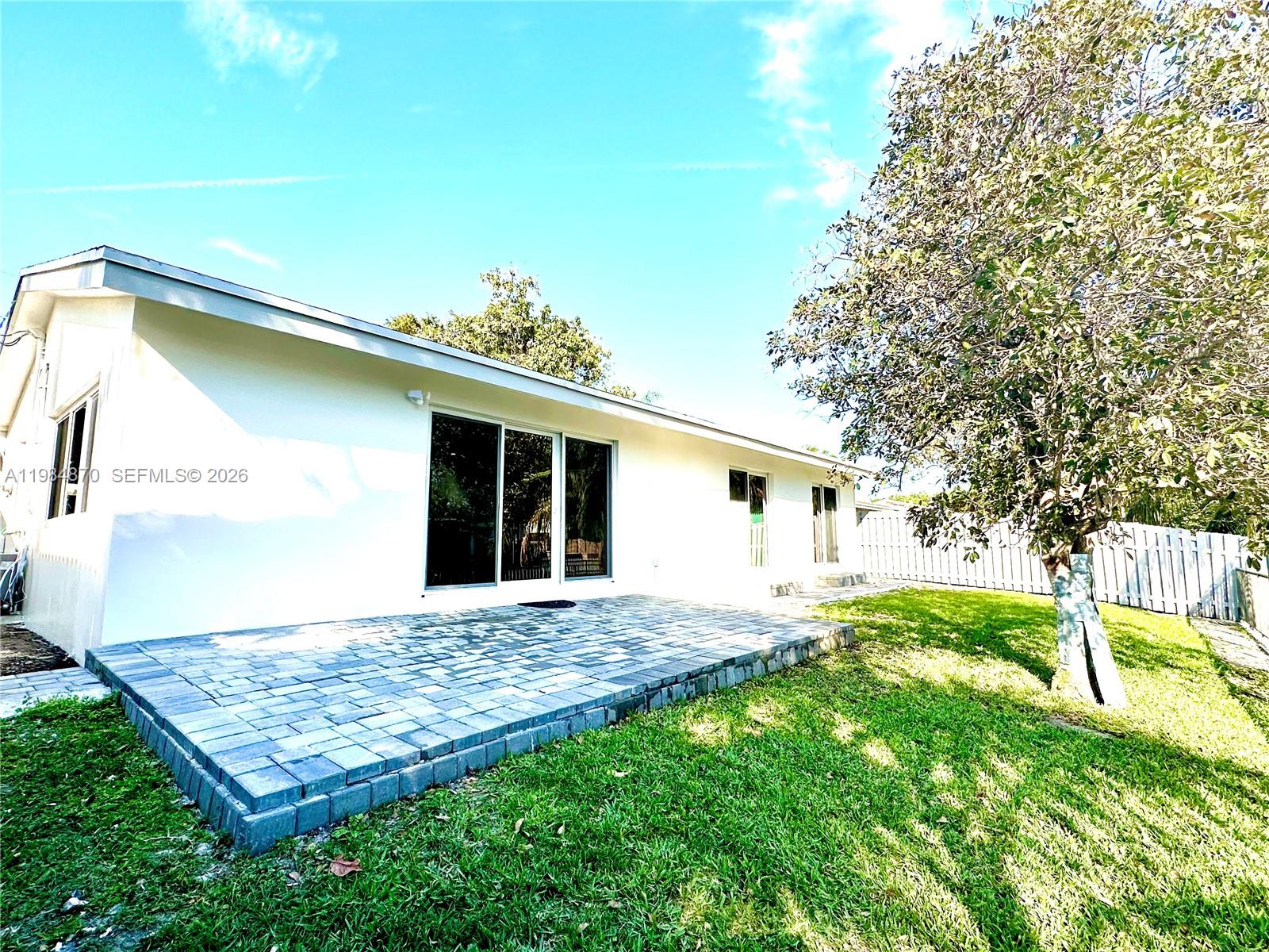 3042 Hayes St Hollywood, FL 33021