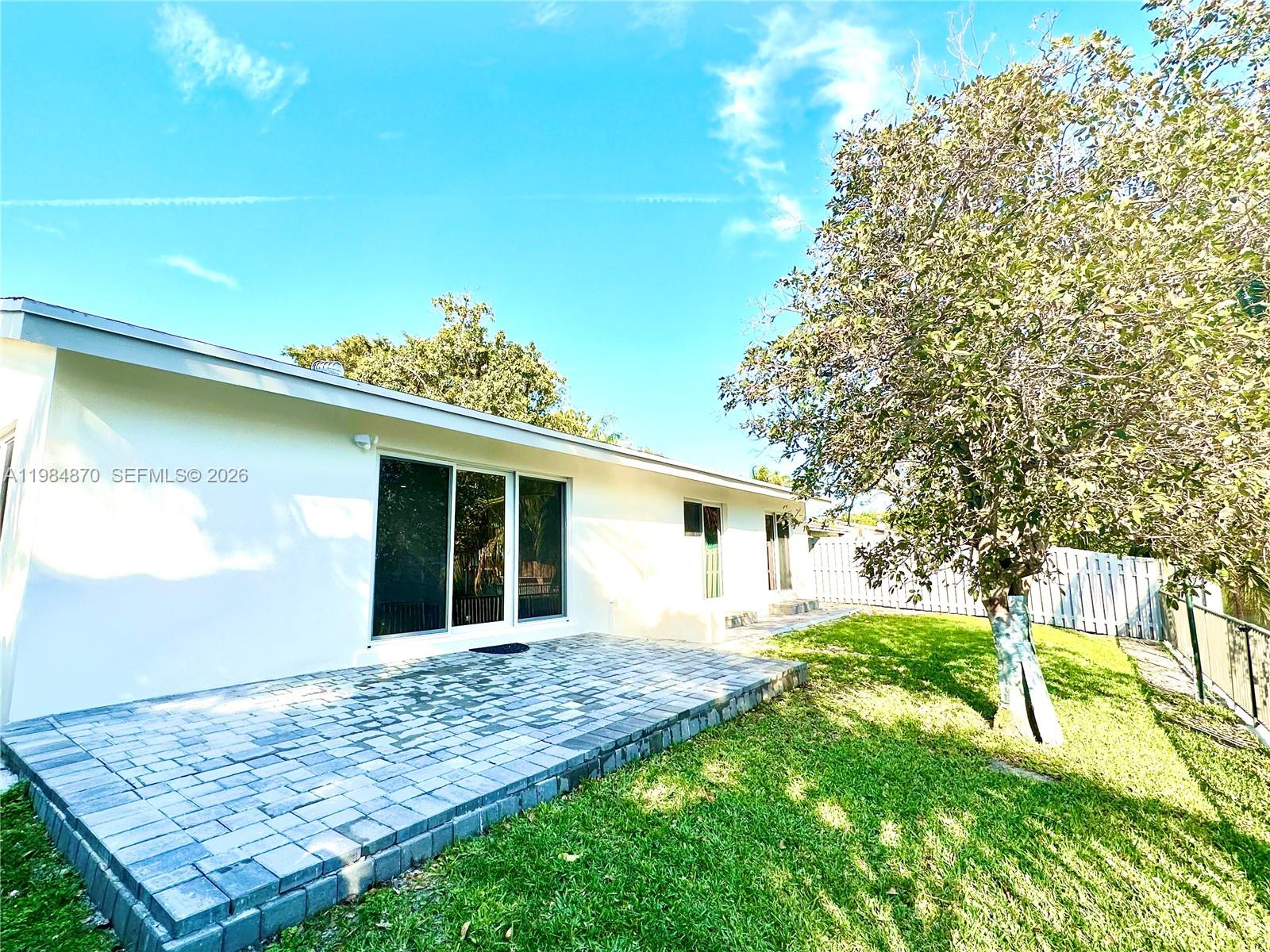 3042 Hayes St Hollywood, FL 33021