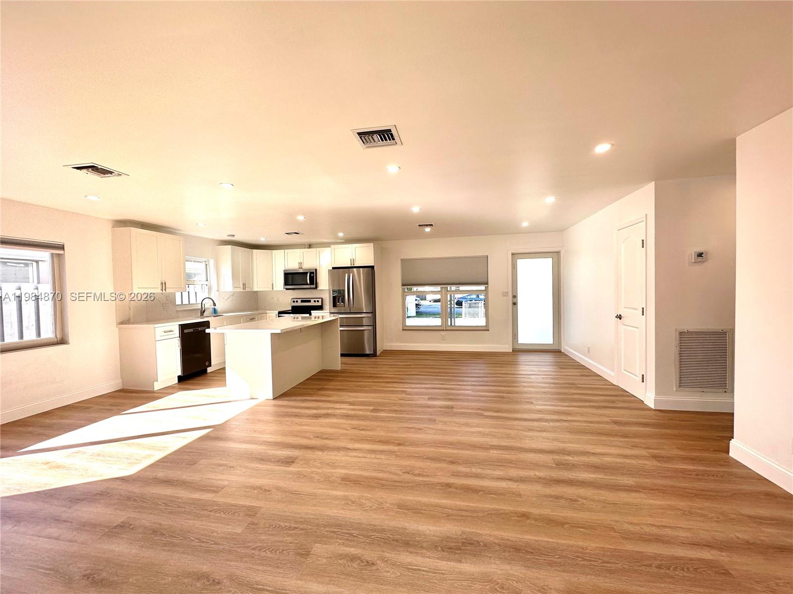 3042 Hayes St Hollywood, FL 33021