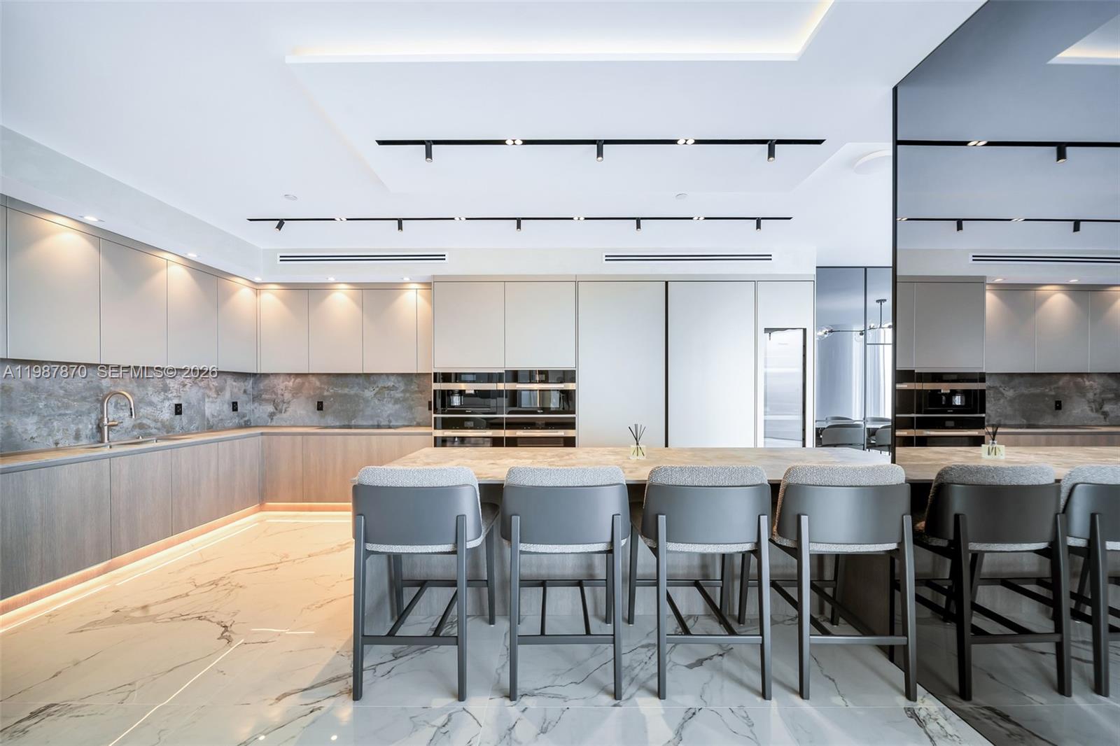 2711 S Ocean Dr #3905 Hollywood, FL 33019