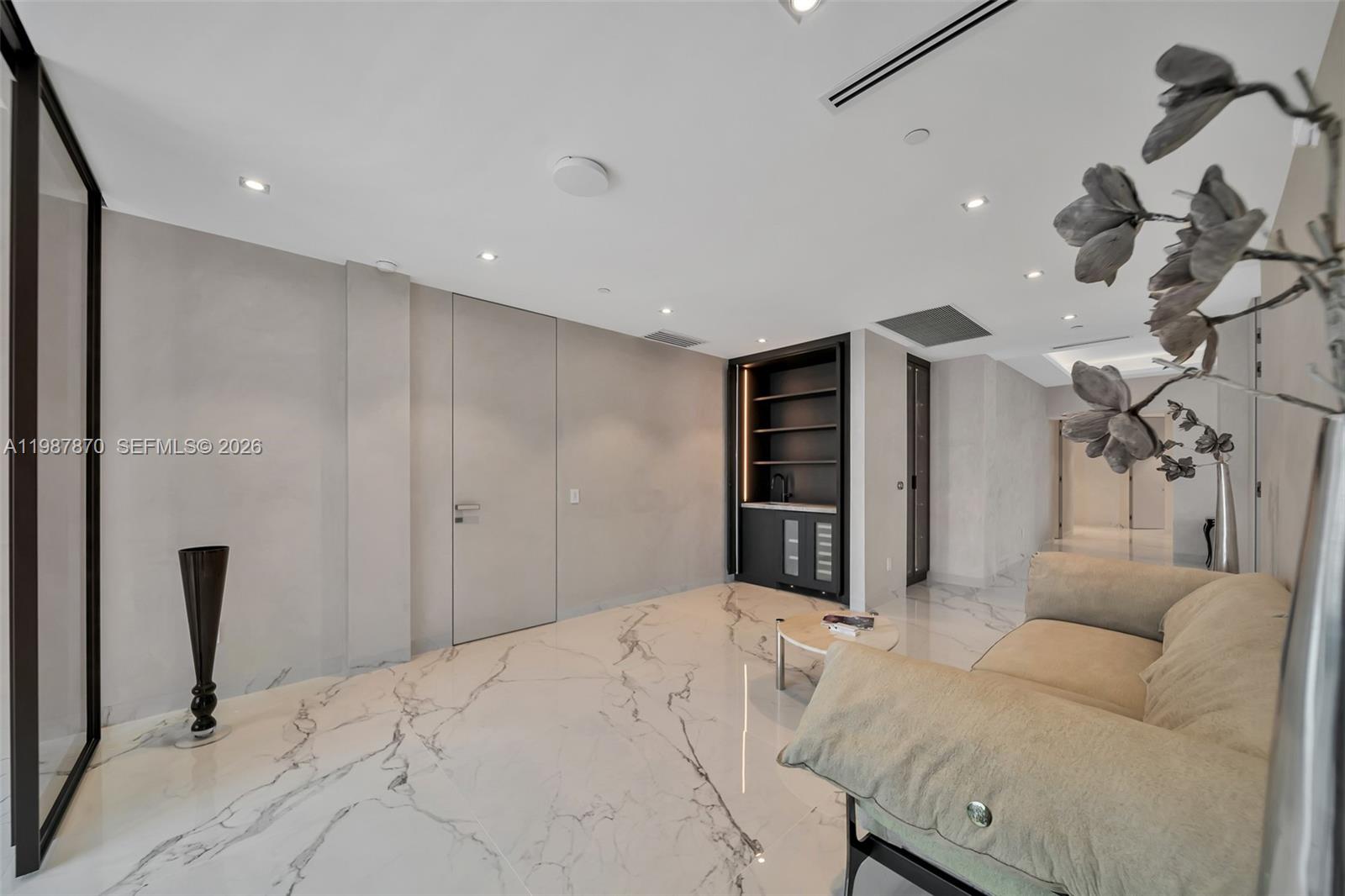 2711 S Ocean Dr #3905 Hollywood, FL 33019