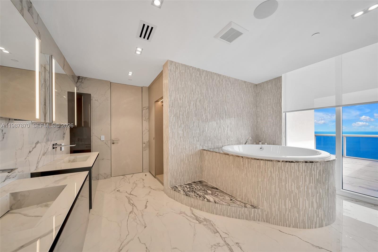 2711 S Ocean Dr #3905 Hollywood, FL 33019