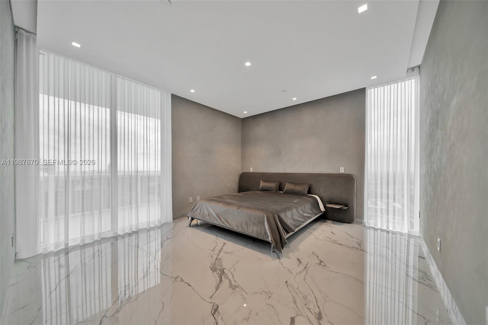 2711 S Ocean Dr #3905 Hollywood, FL 33019