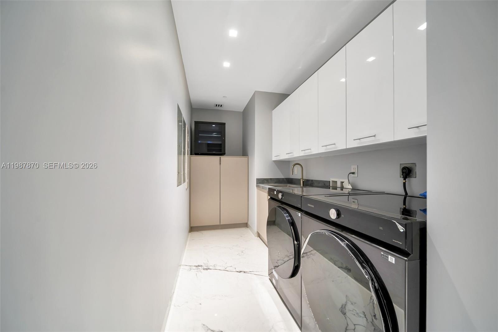 2711 S Ocean Dr #3905 Hollywood, FL 33019