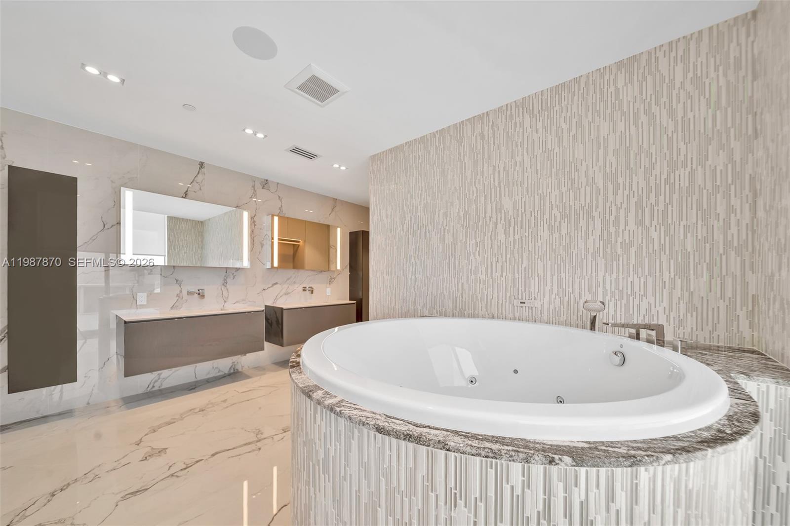 2711 S Ocean Dr #3905 Hollywood, FL 33019