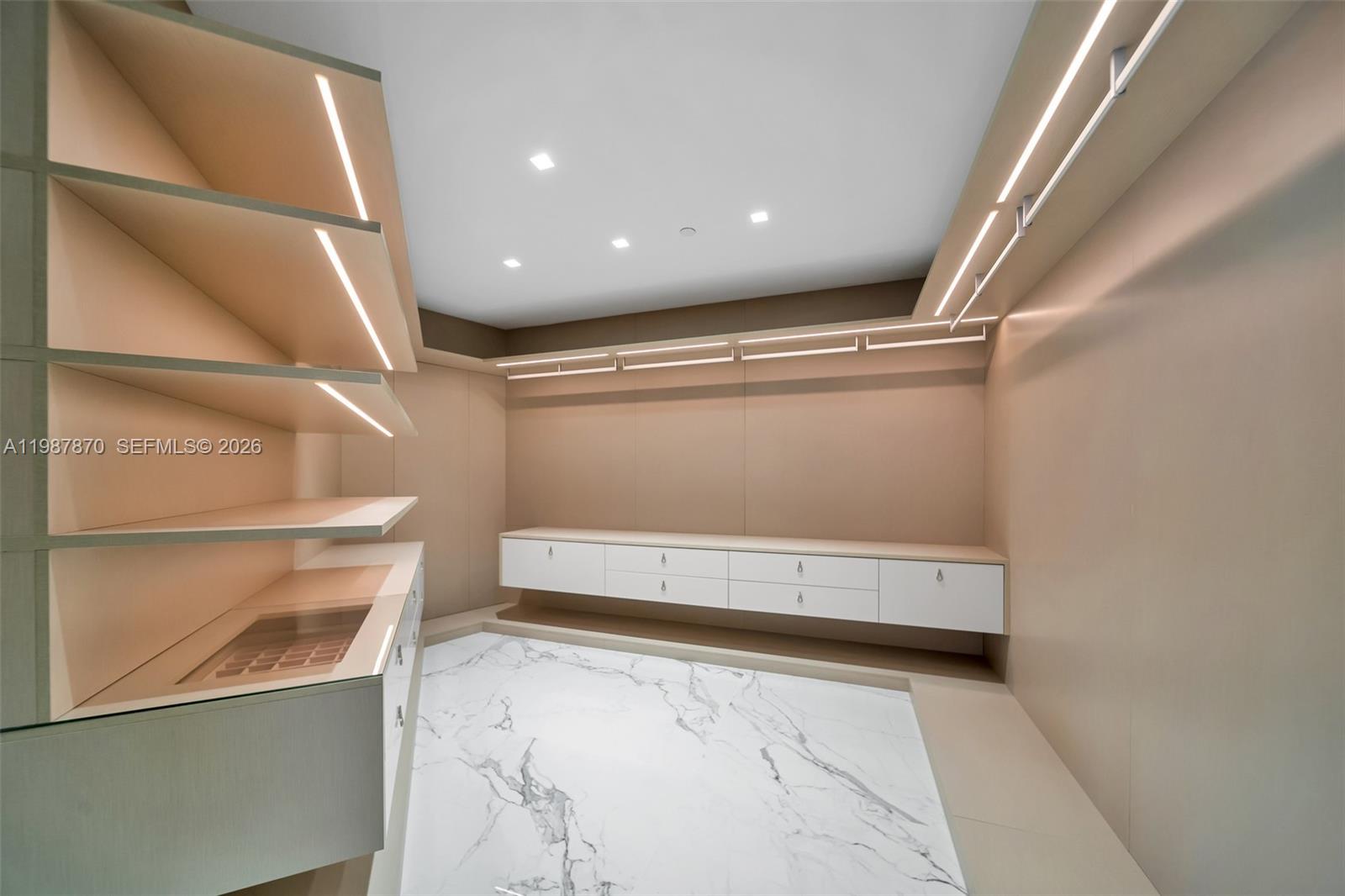 2711 S Ocean Dr #3905 Hollywood, FL 33019