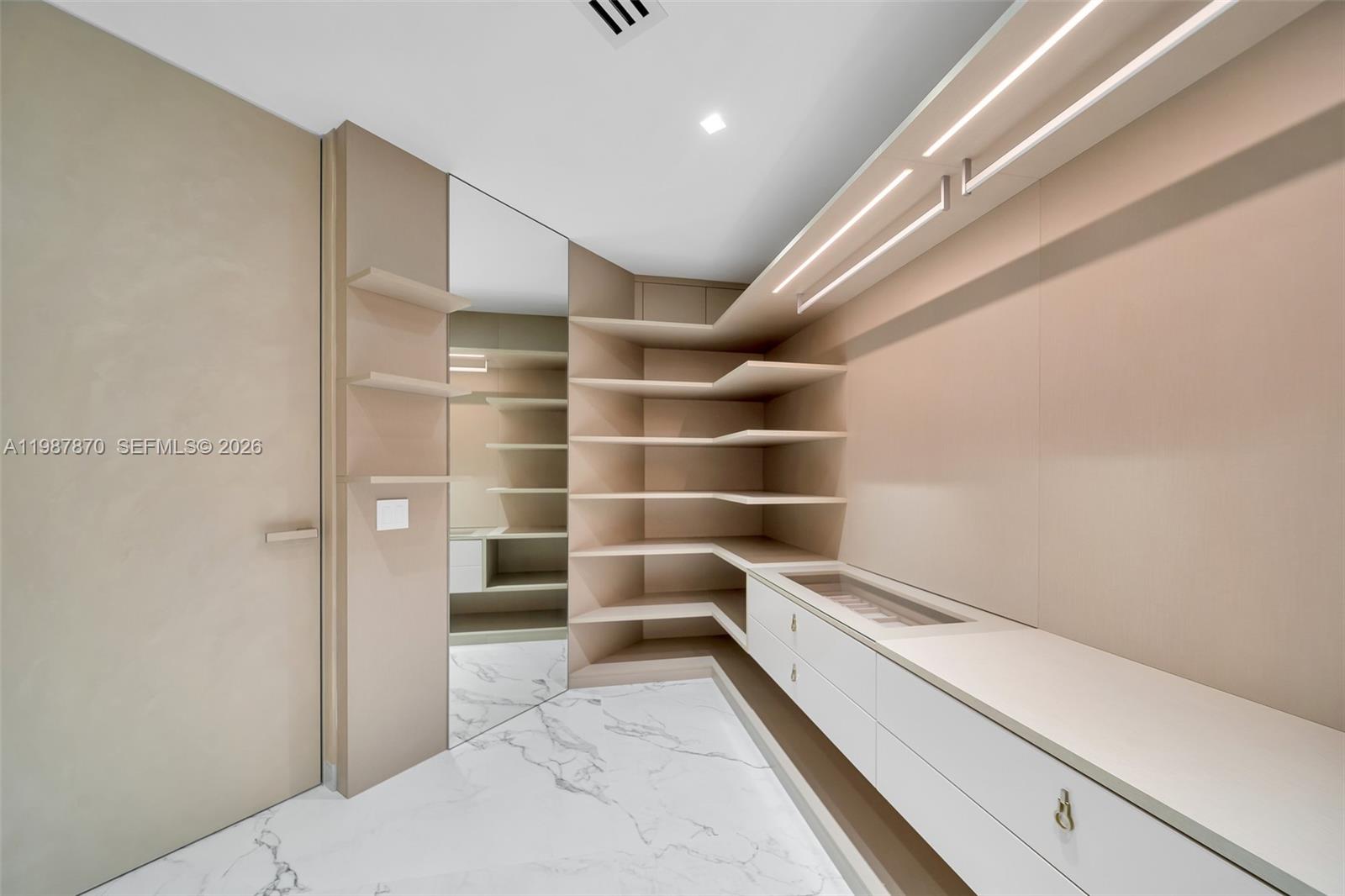 2711 S Ocean Dr #3905 Hollywood, FL 33019