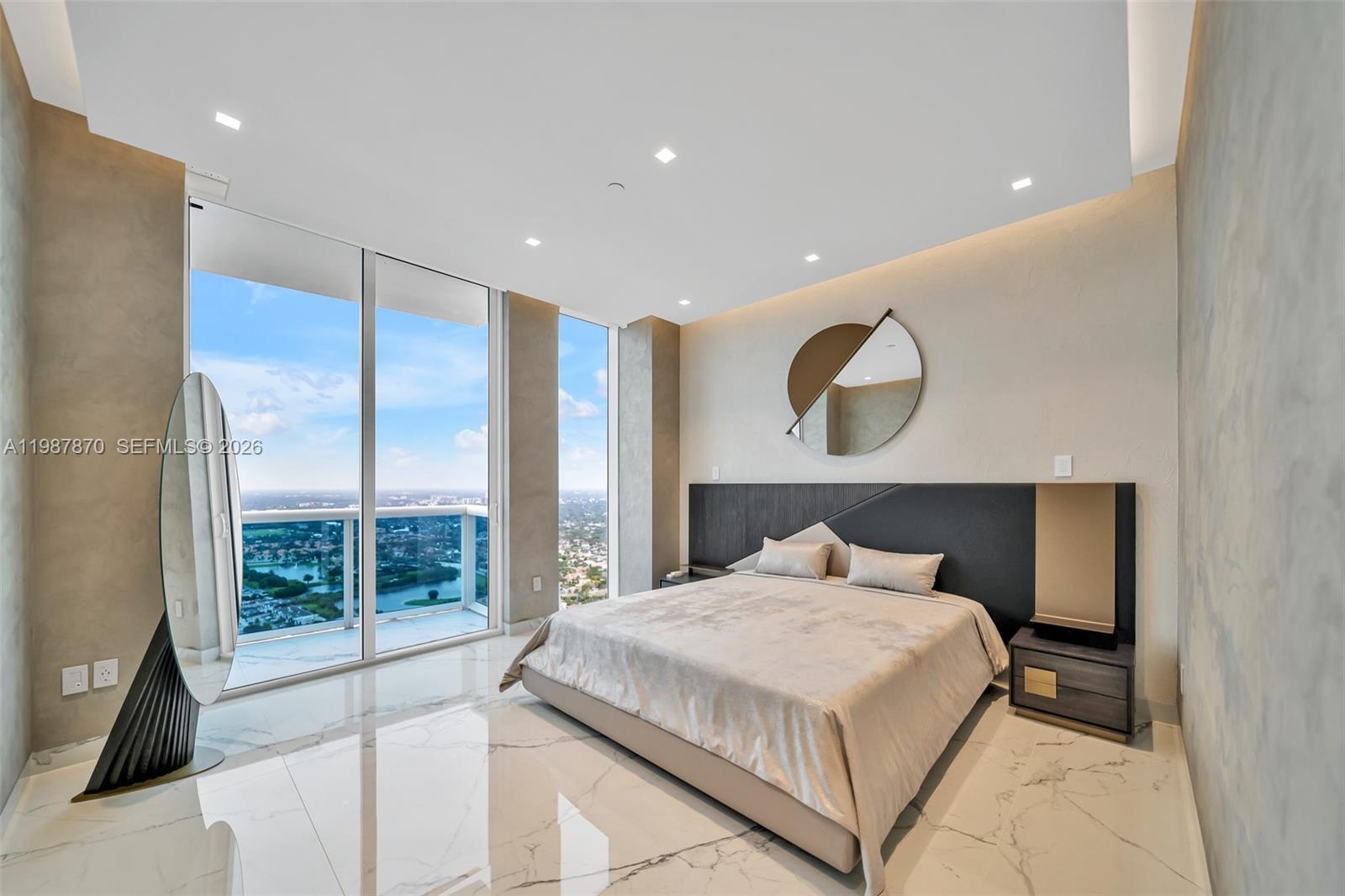 2711 S Ocean Dr #3905 Hollywood, FL 33019