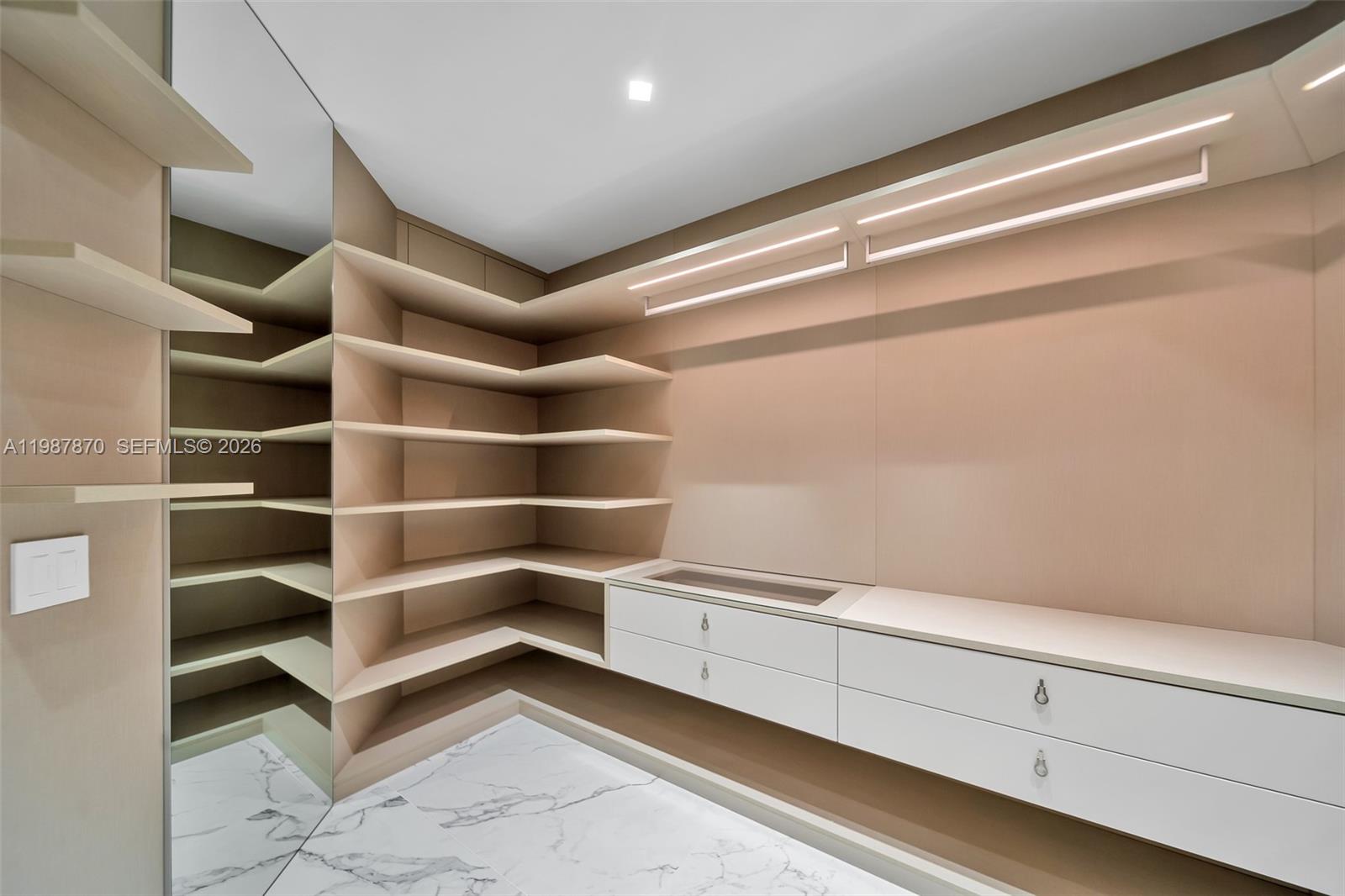 2711 S Ocean Dr #3905 Hollywood, FL 33019