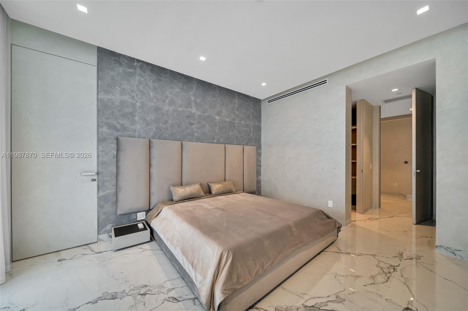 2711 S Ocean Dr #3905 Hollywood, FL 33019