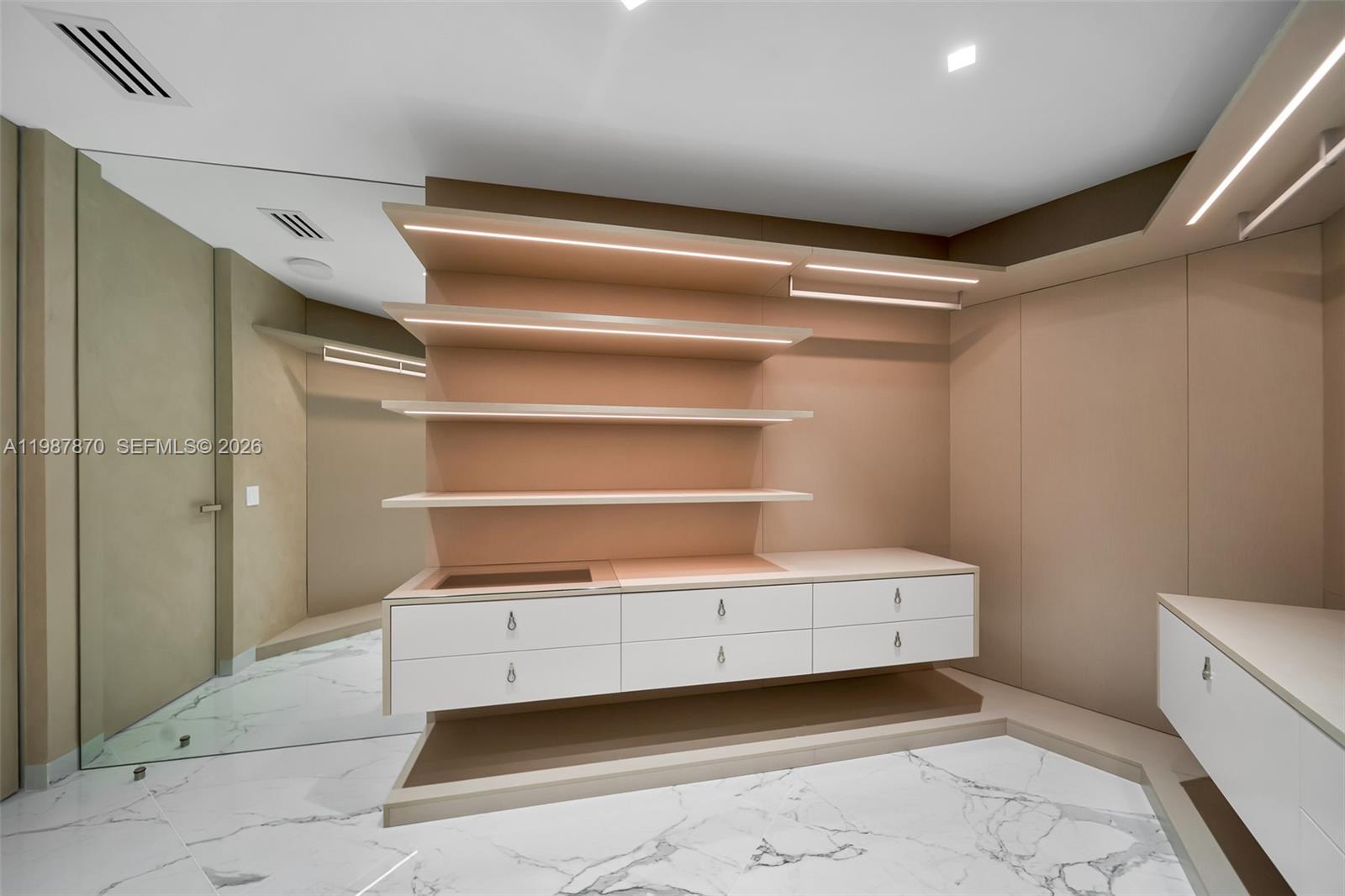 2711 S Ocean Dr #3905 Hollywood, FL 33019