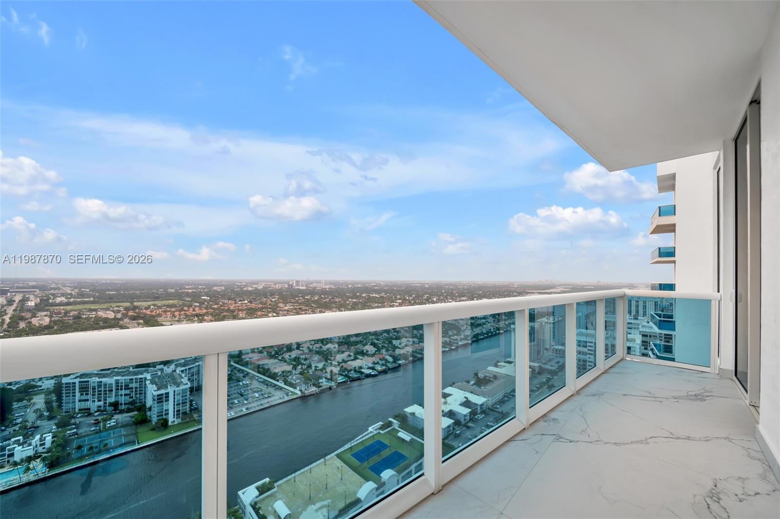 2711 S Ocean Dr #3905 Hollywood, FL 33019