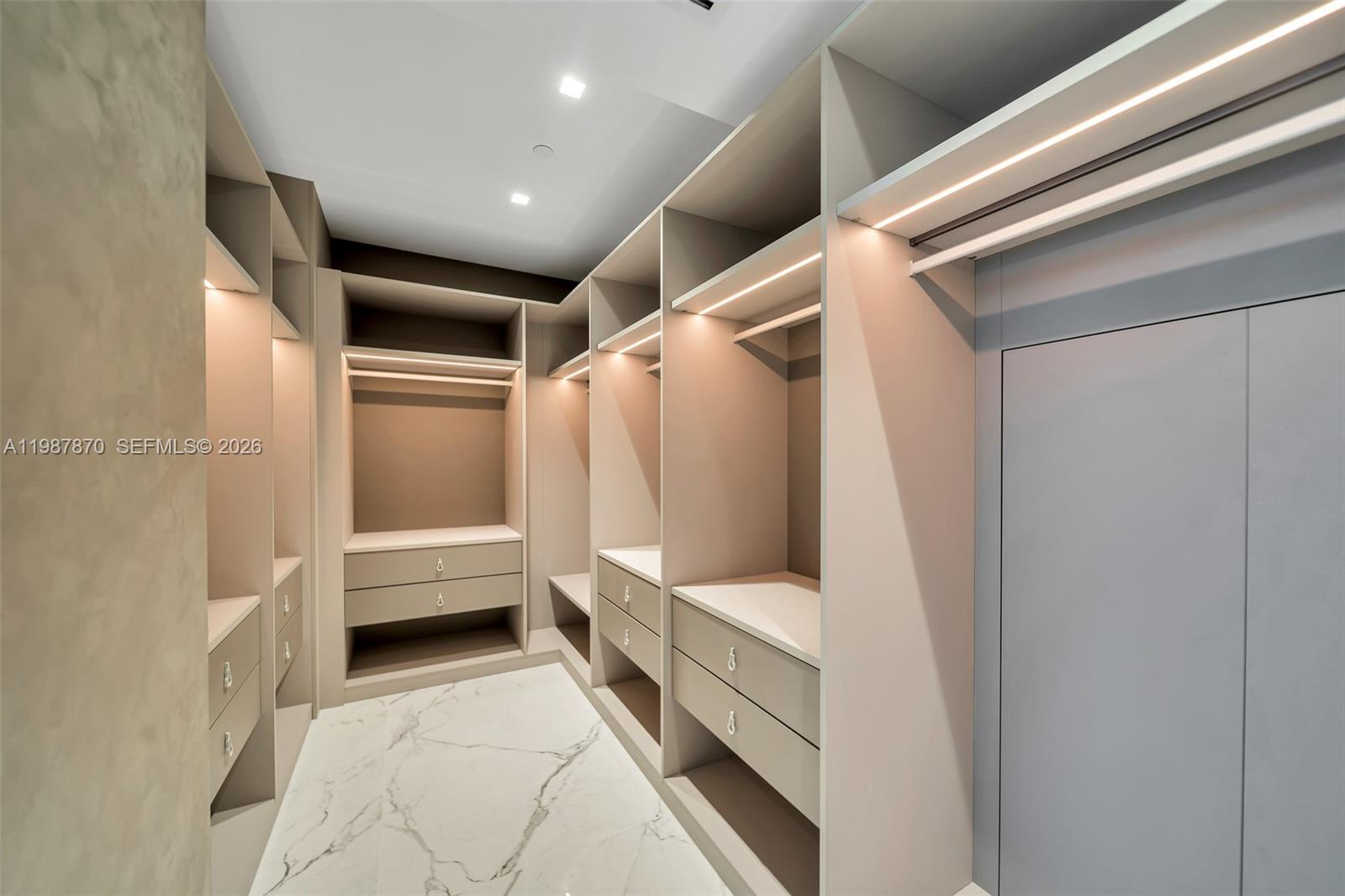 2711 S Ocean Dr #3905 Hollywood, FL 33019