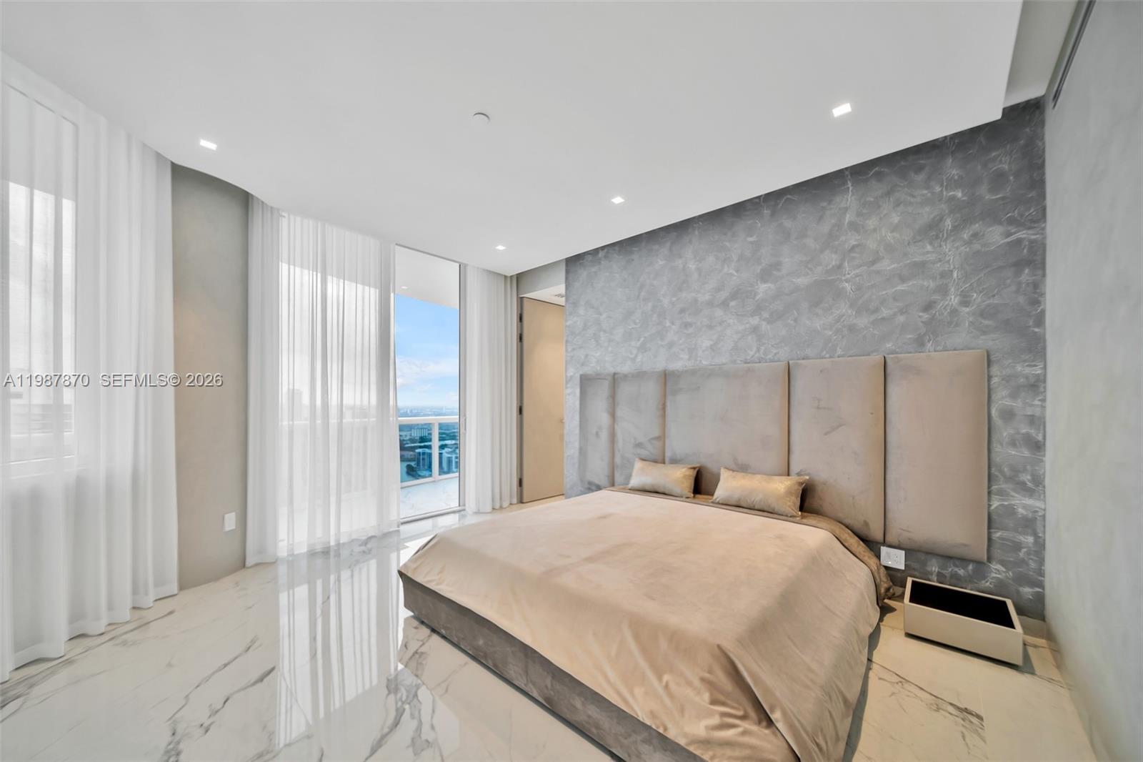 2711 S Ocean Dr #3905 Hollywood, FL 33019