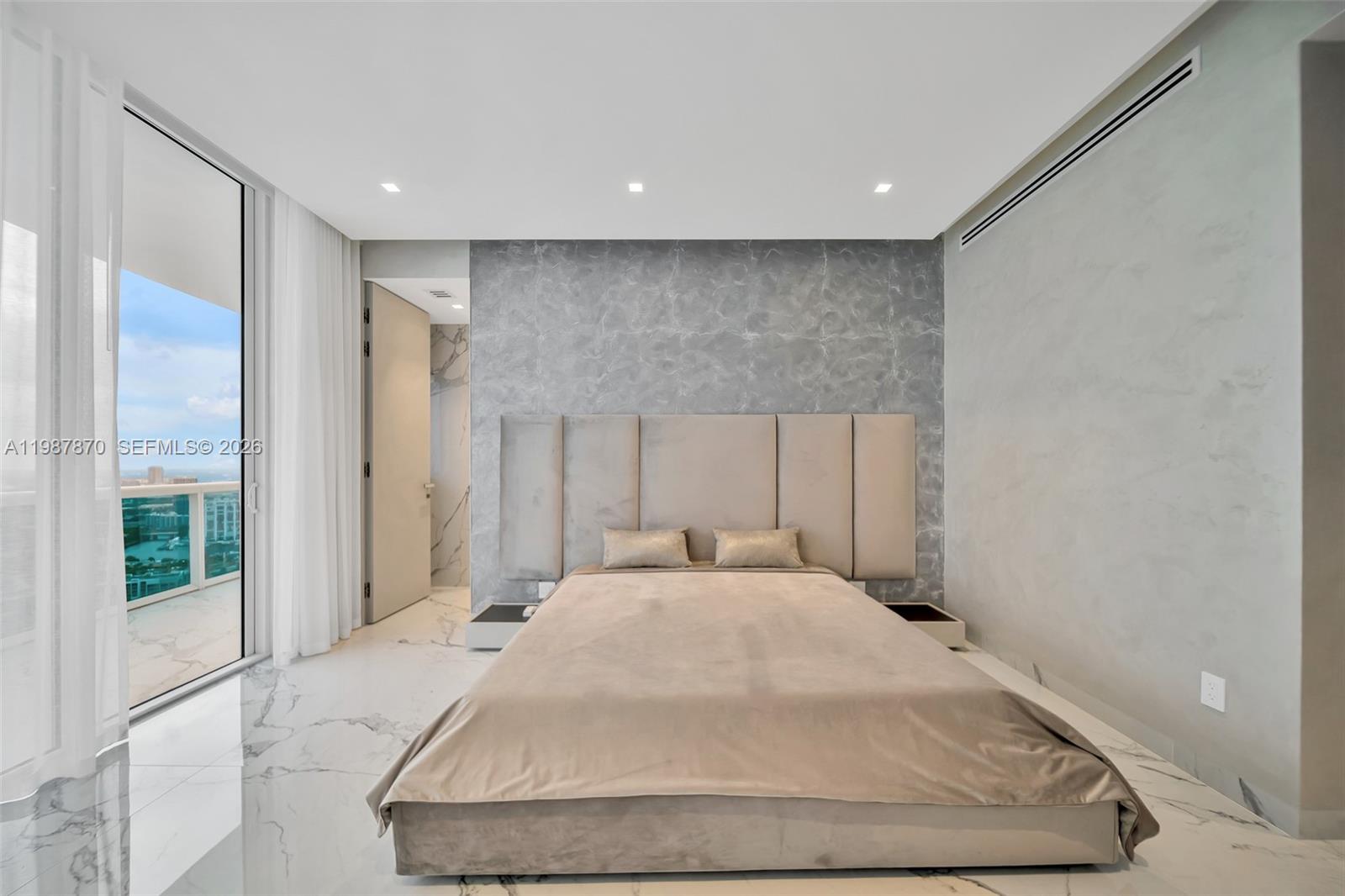 2711 S Ocean Dr #3905 Hollywood, FL 33019