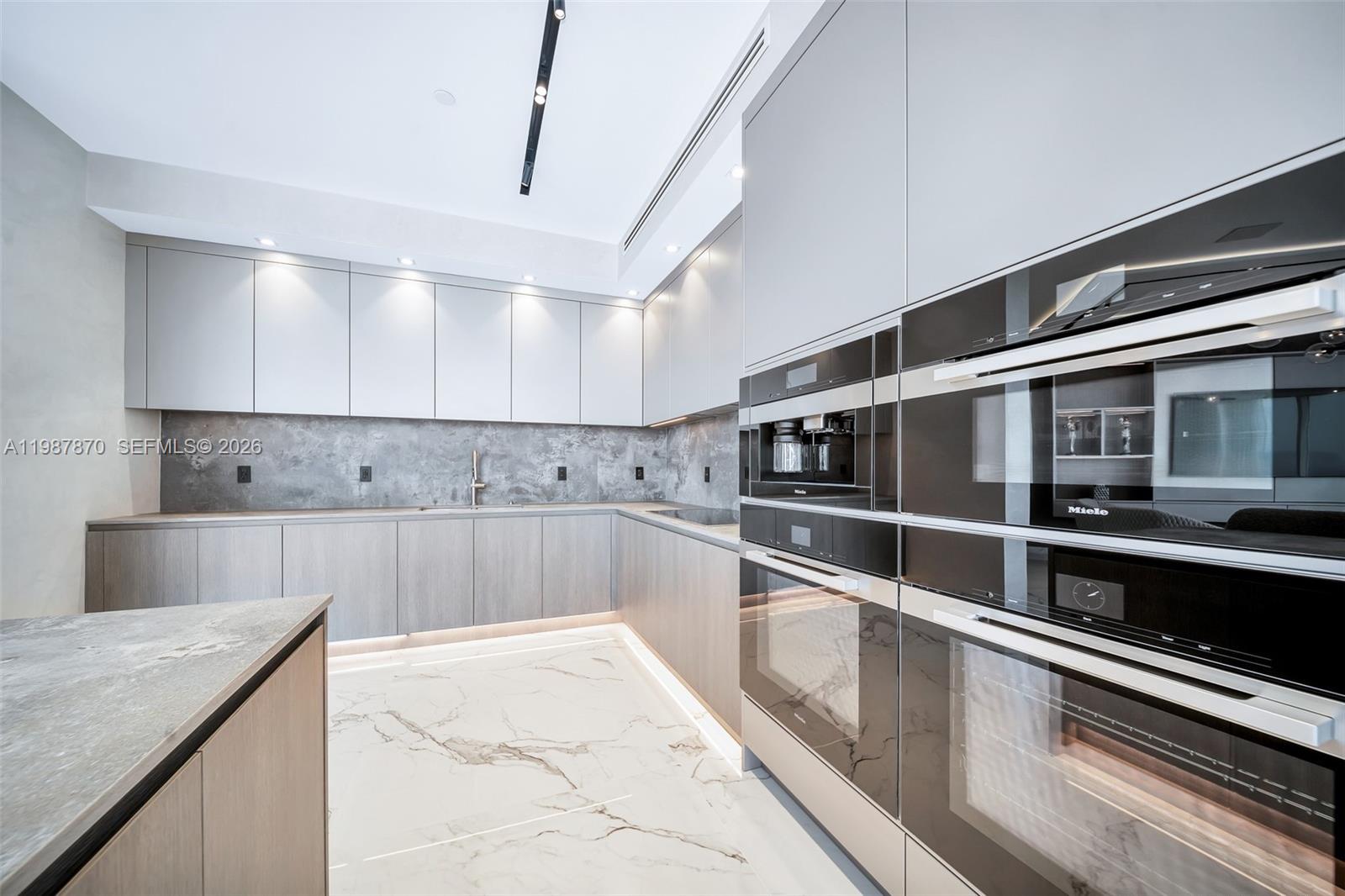 2711 S Ocean Dr #3905 Hollywood, FL 33019