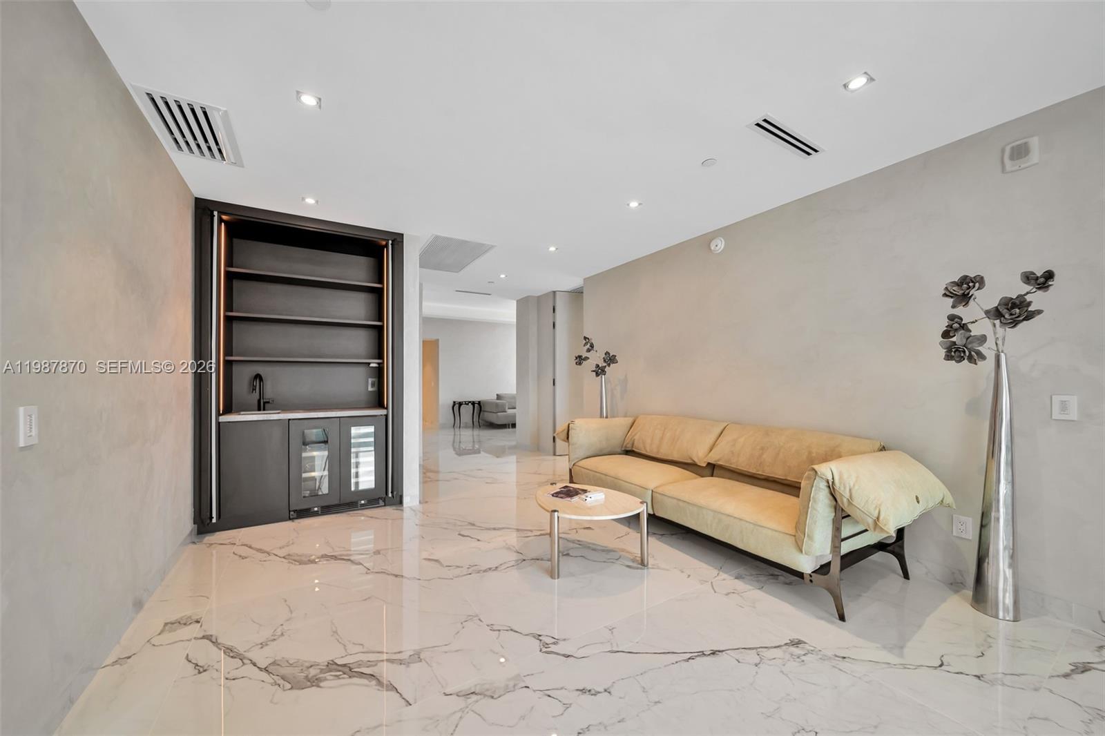 2711 S Ocean Dr #3905 Hollywood, FL 33019