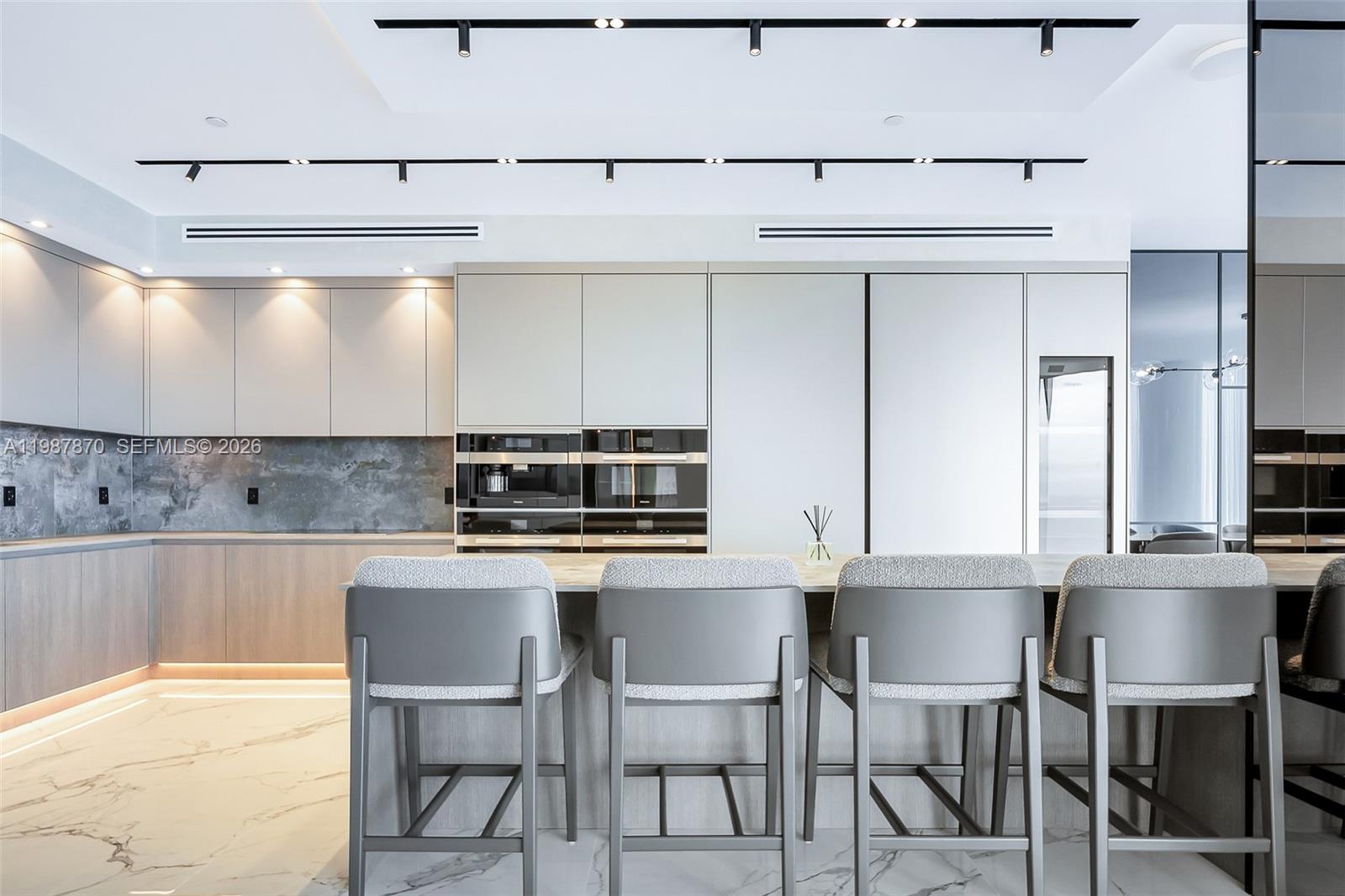 2711 S Ocean Dr #3905 Hollywood, FL 33019