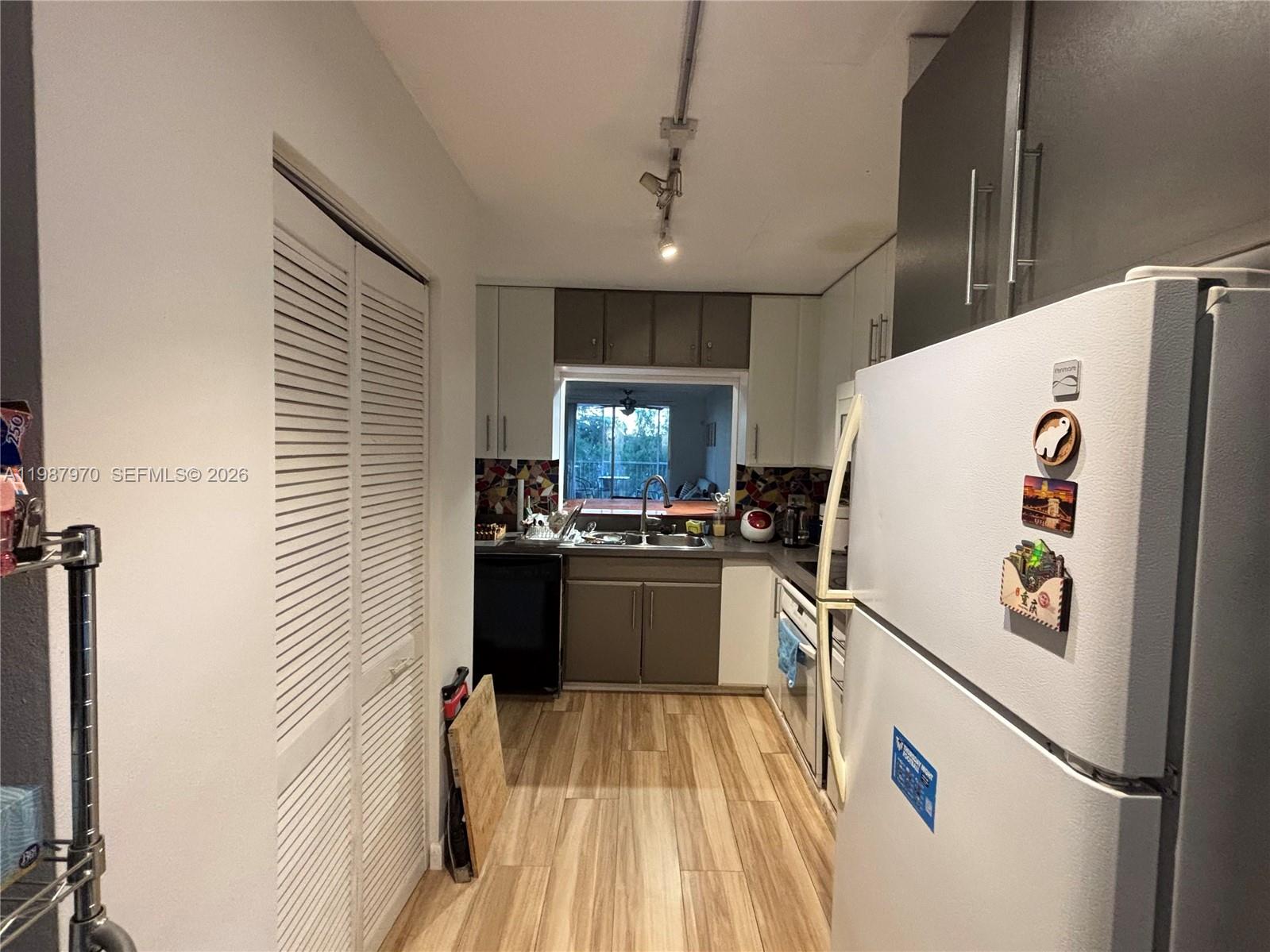 3660 NE 166th St #415 North Miami Beach, FL 33160