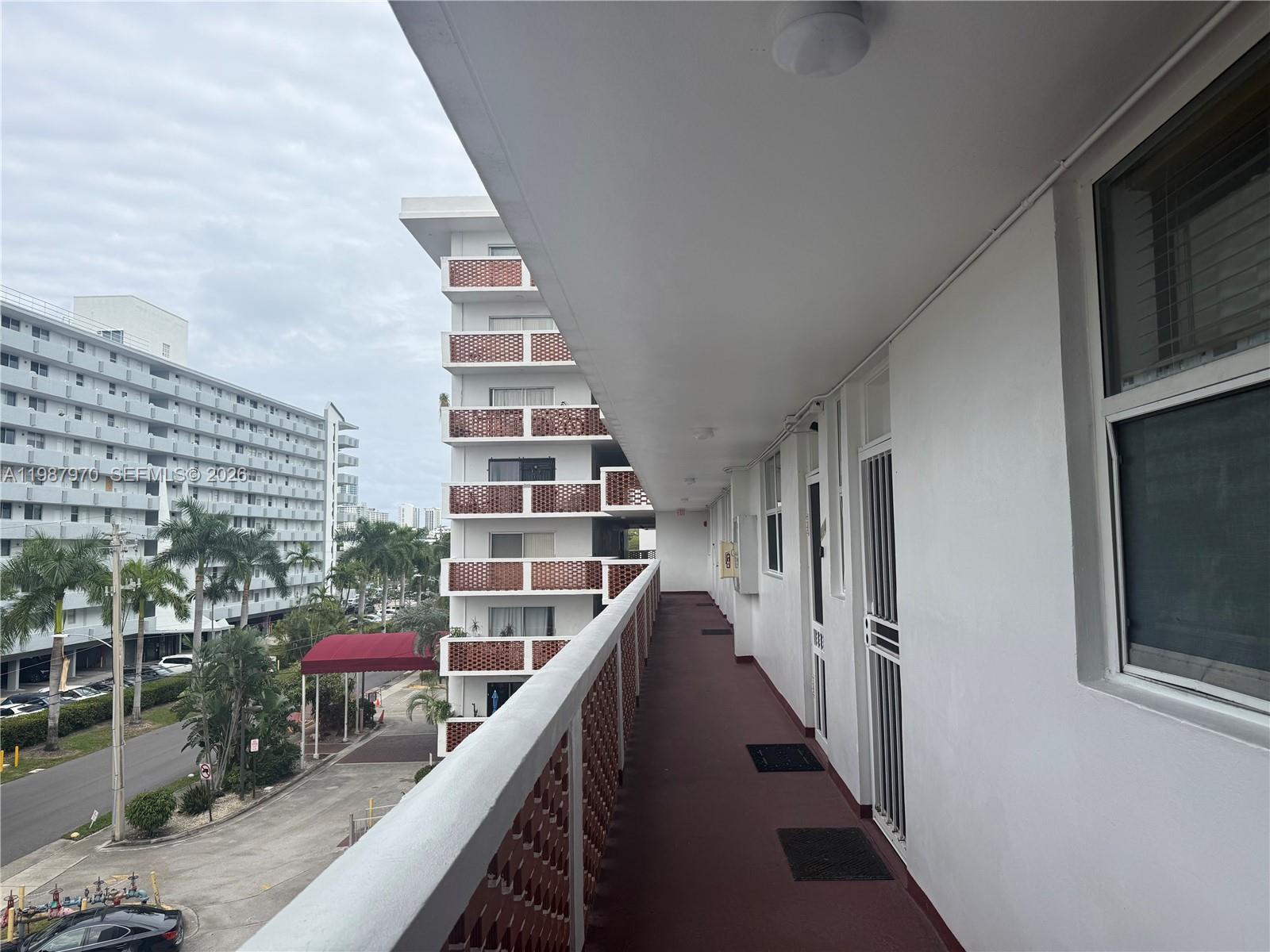 3660 NE 166th St #415 North Miami Beach, FL 33160