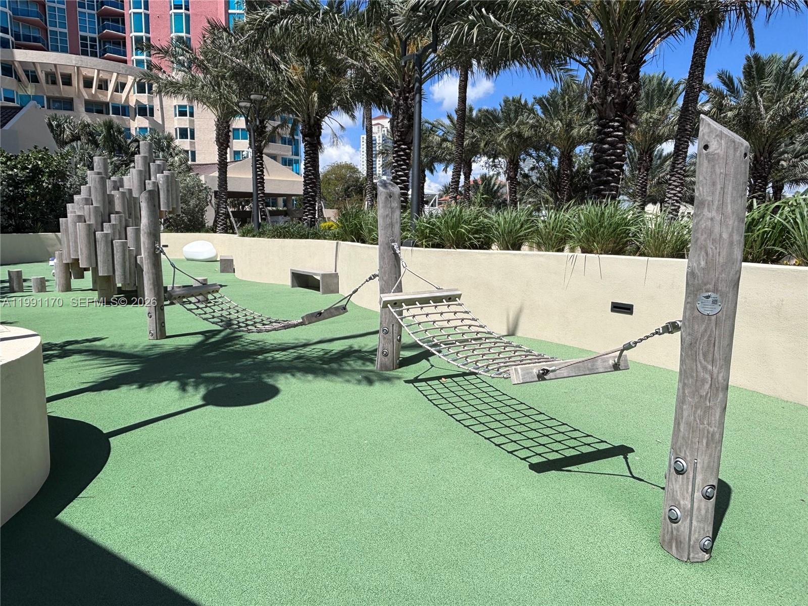 image South Pointe Towers37