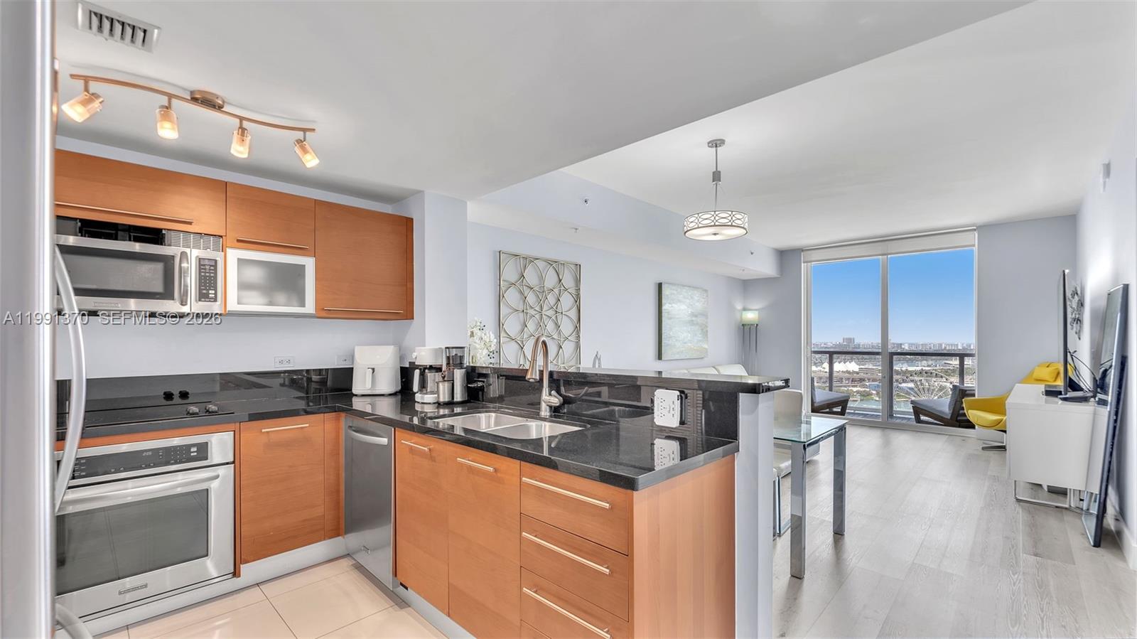 253 NE 2nd St #2209 Miami, FL 33132