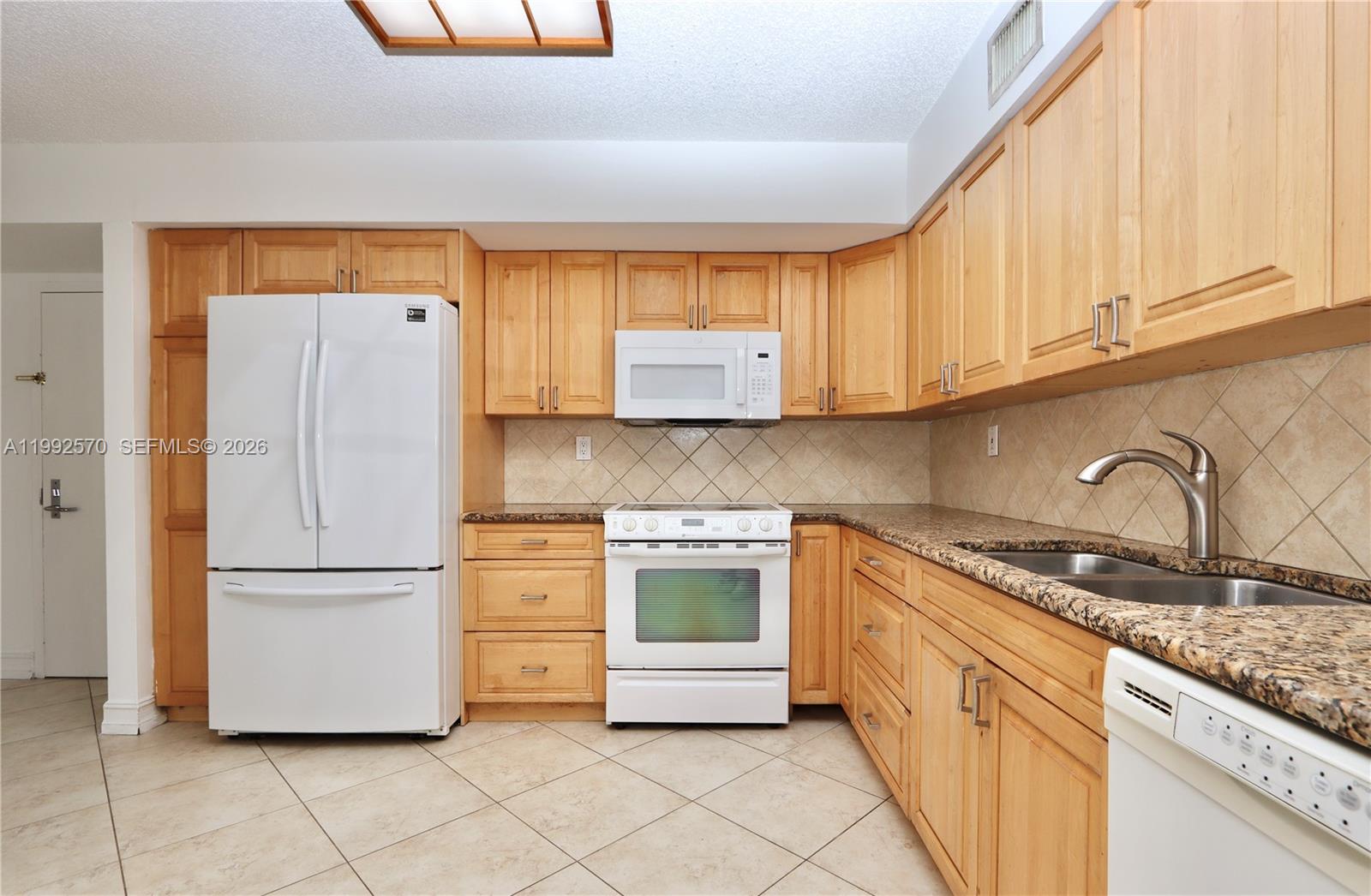 3500 Mystic Pointe Dr #1207 Aventura, FL 33180