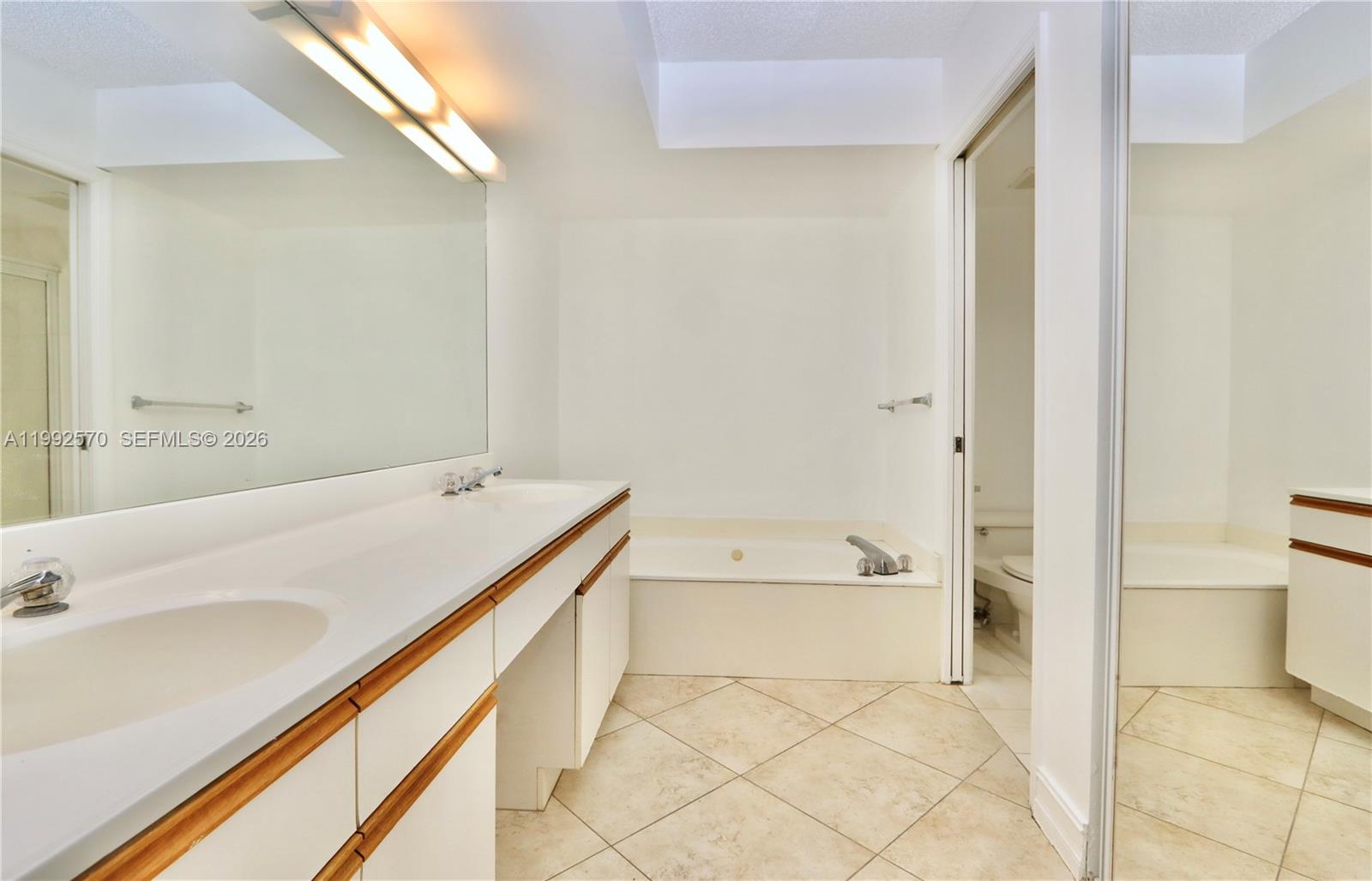 3500 Mystic Pointe Dr #1207 Aventura, FL 33180