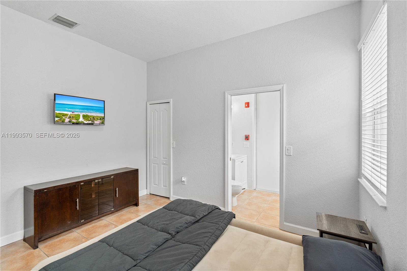 18140 NW 90th Ave Hialeah, FL 33018