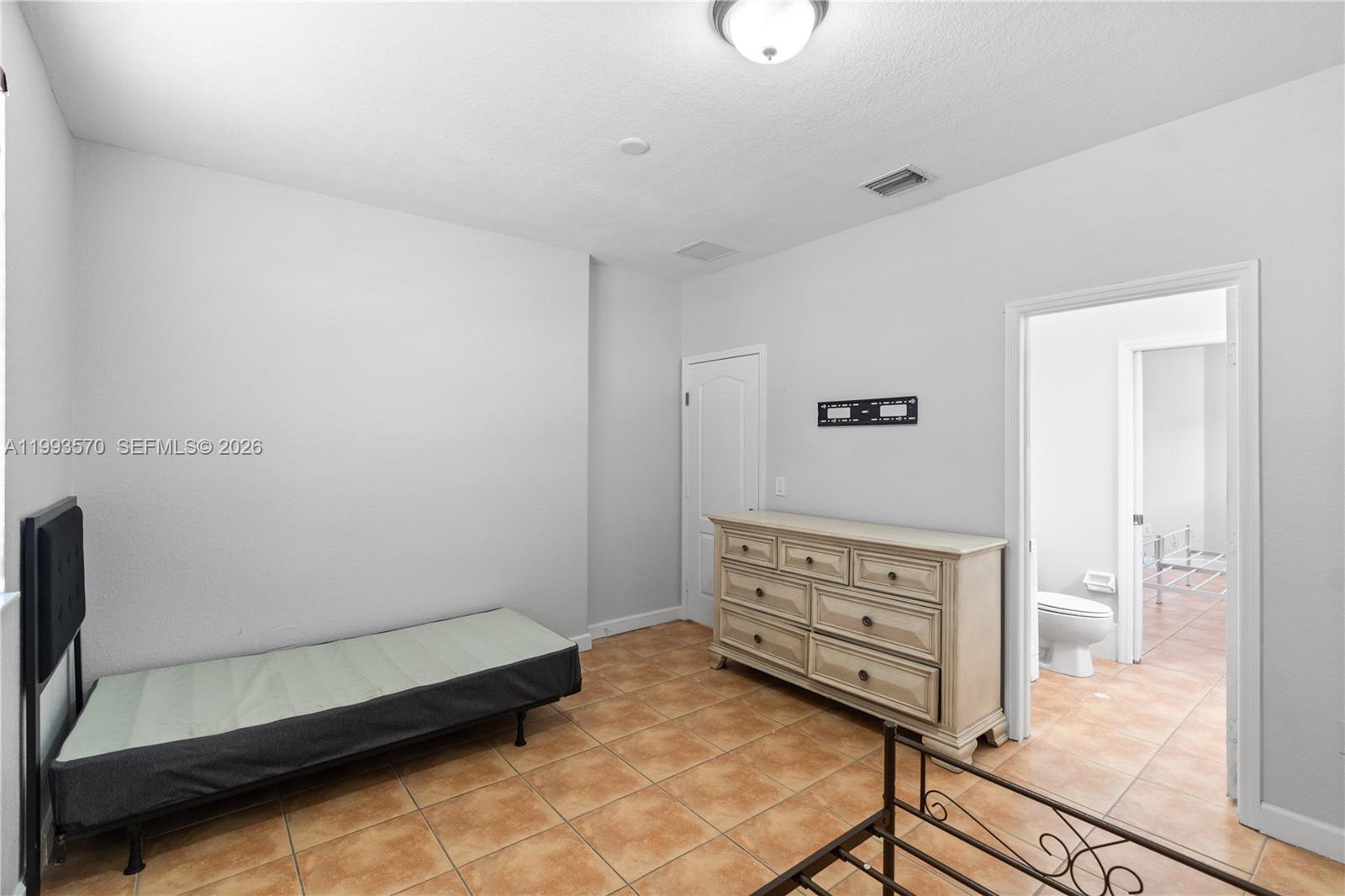 18140 NW 90th Ave Hialeah, FL 33018