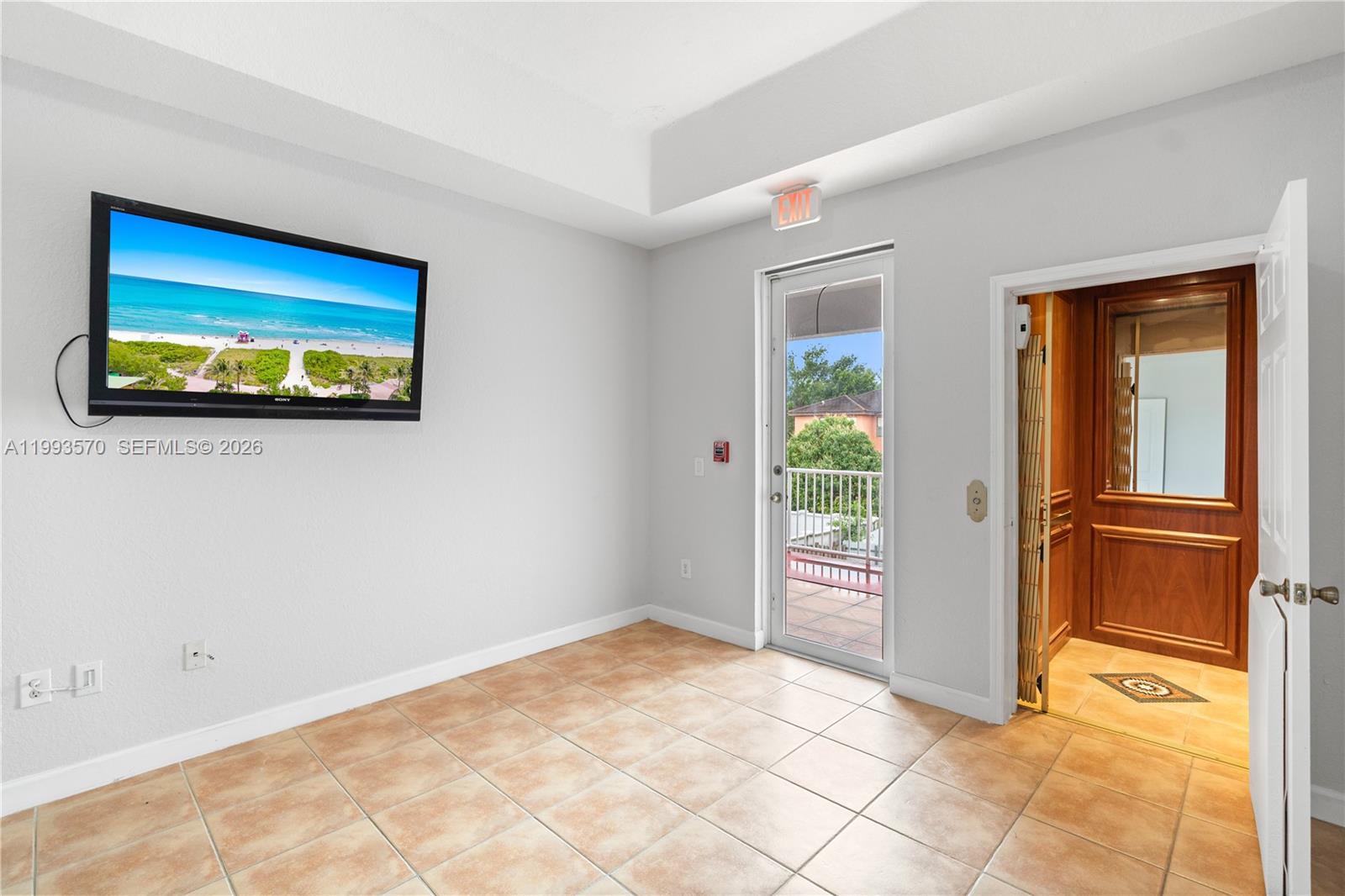 18140 NW 90th Ave Hialeah, FL 33018