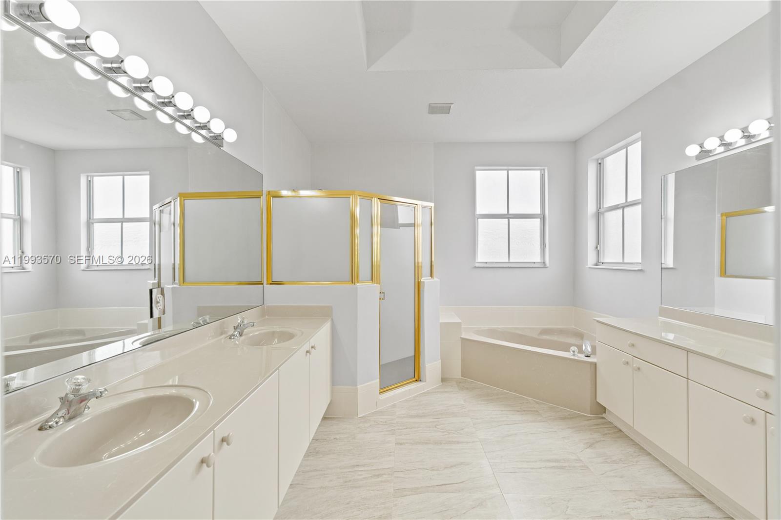 18140 NW 90th Ave Hialeah, FL 33018