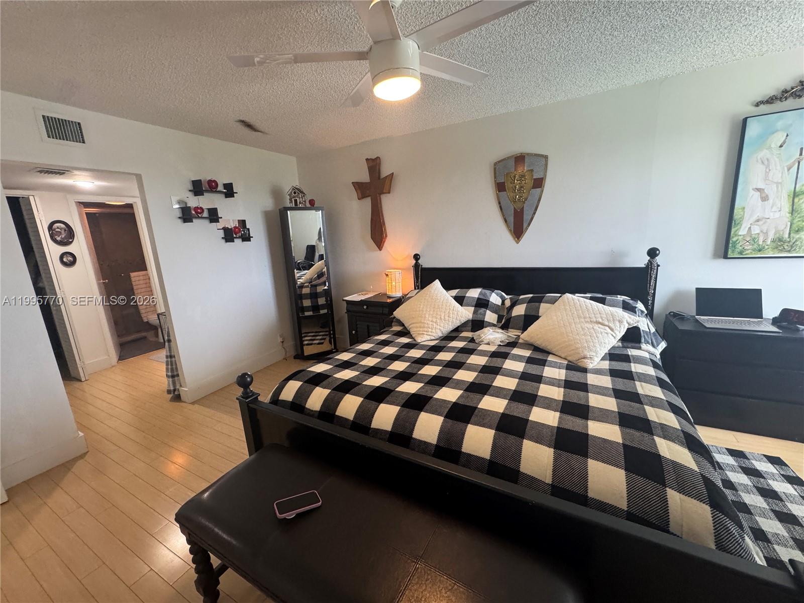 image Arlen House East11