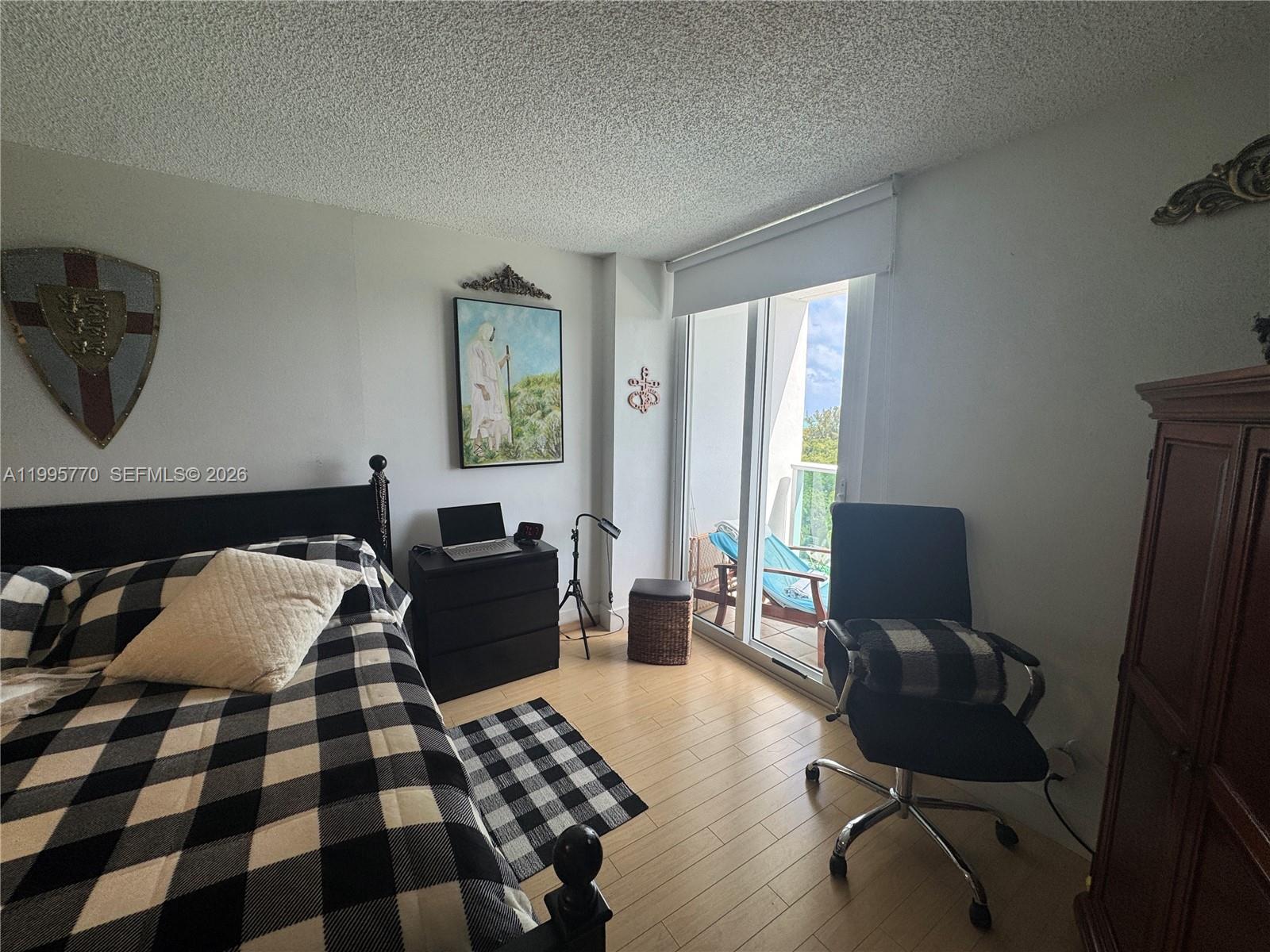 image Arlen House East13