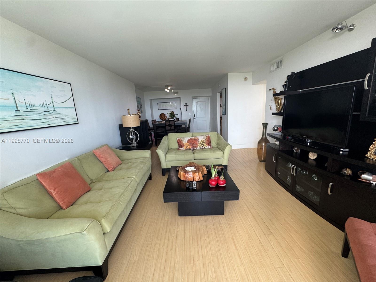 image Arlen House East16