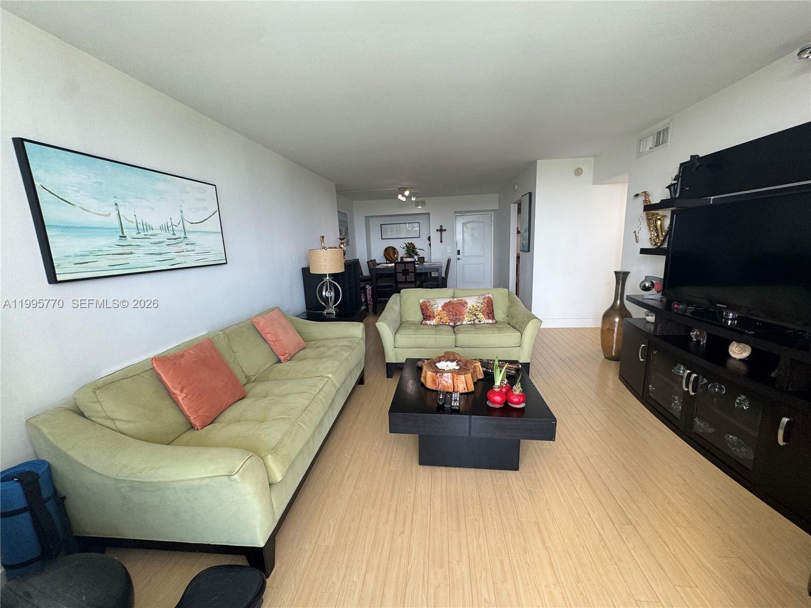 image Arlen House East17