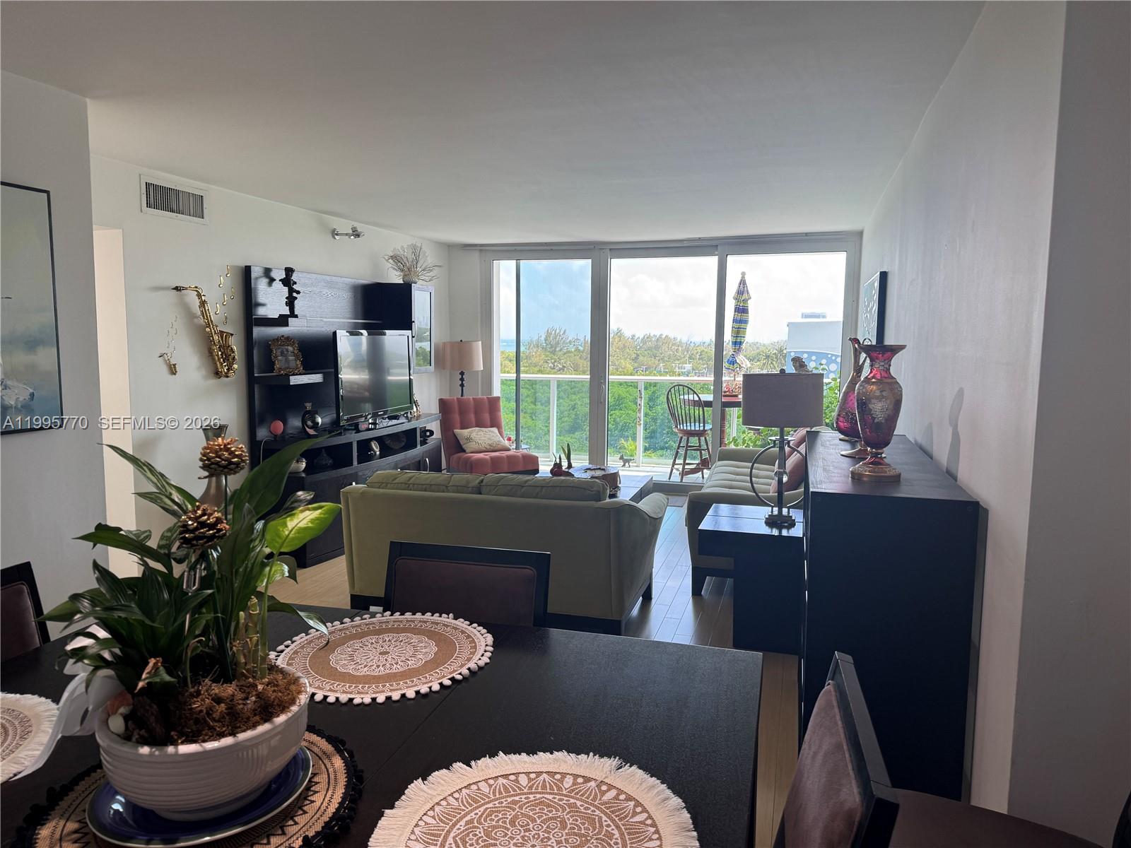 image Arlen House East23