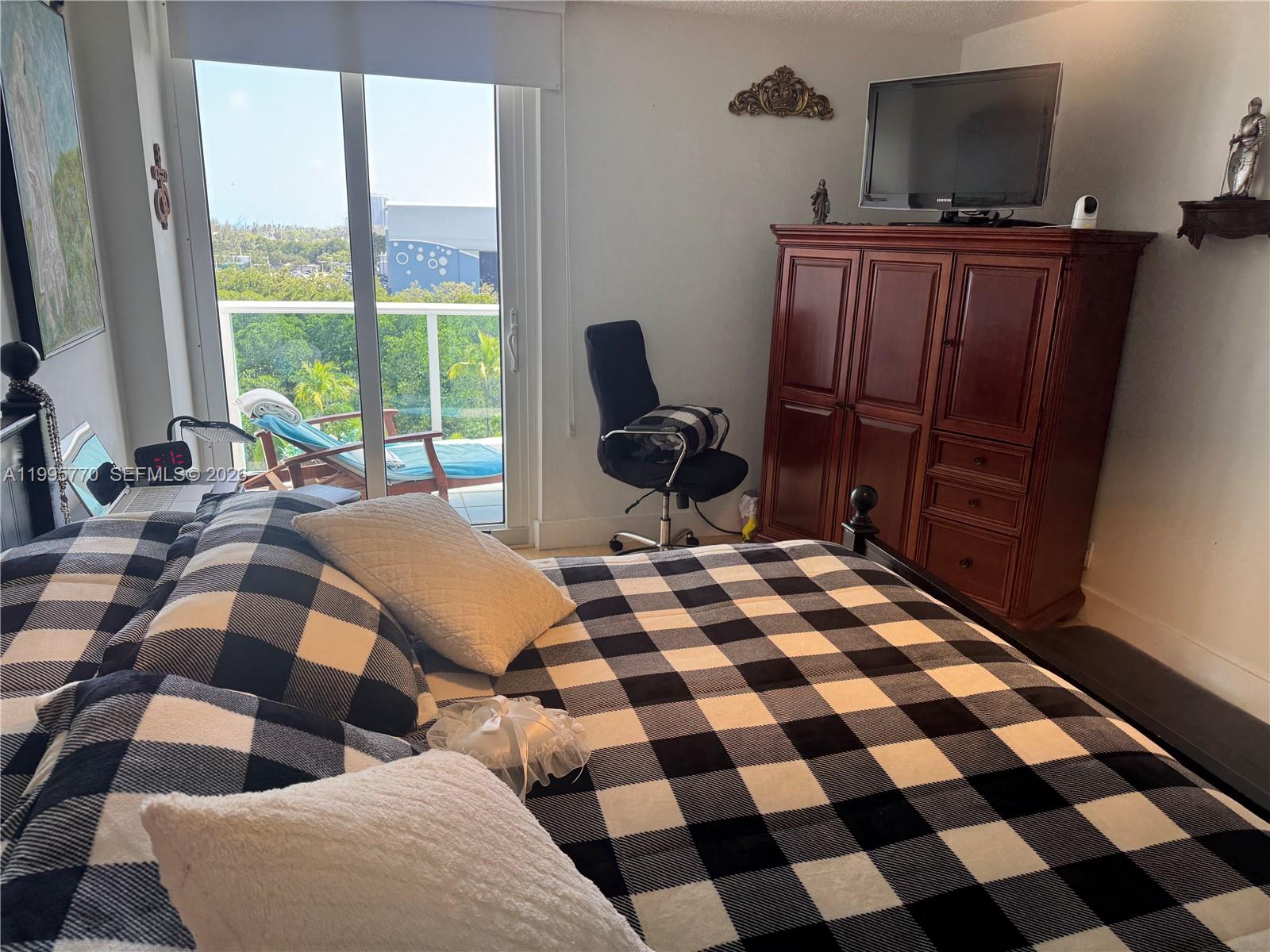 image Arlen House East8