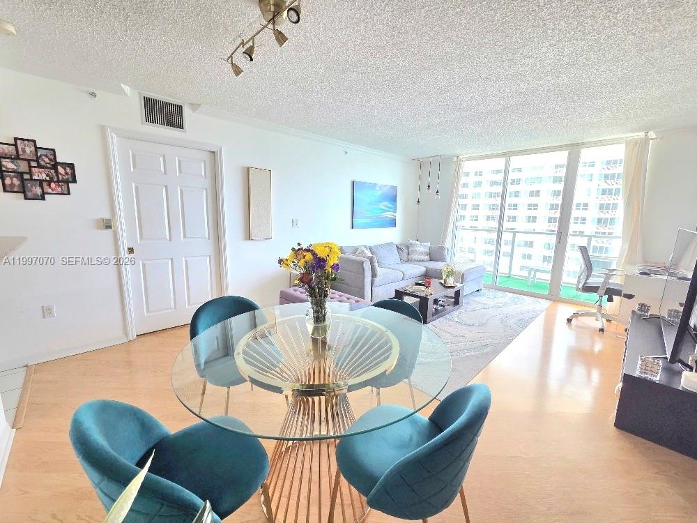 image The Mark on Brickell5