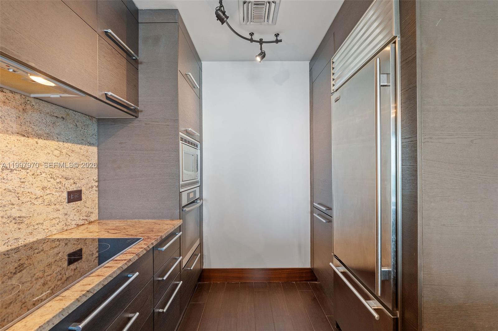 900 Biscayne Blvd #3502 Miami, FL 33132