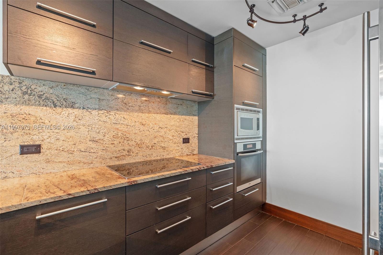 900 Biscayne Blvd #3502 Miami, FL 33132