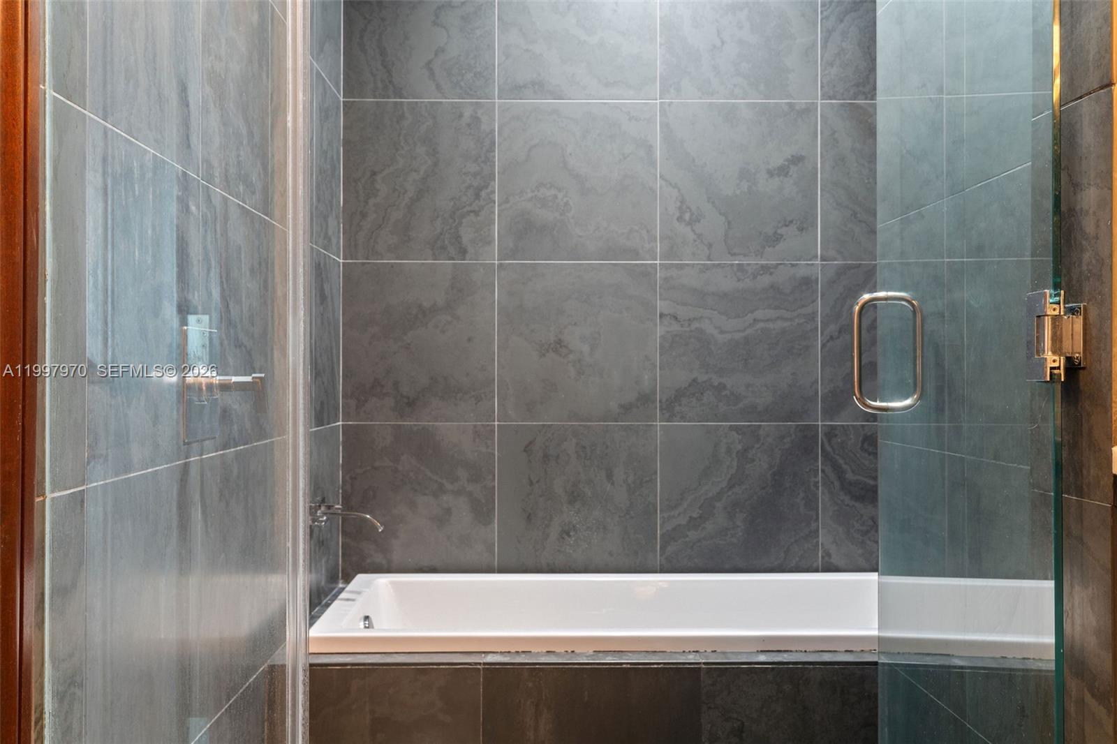 900 Biscayne Blvd #3502 Miami, FL 33132