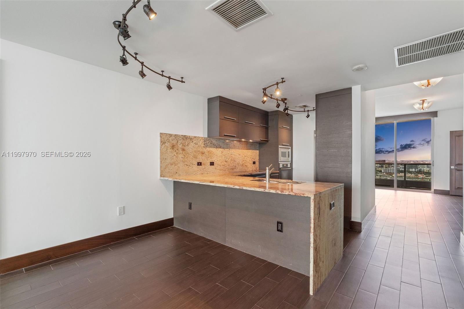 900 Biscayne Blvd #3502 Miami, FL 33132