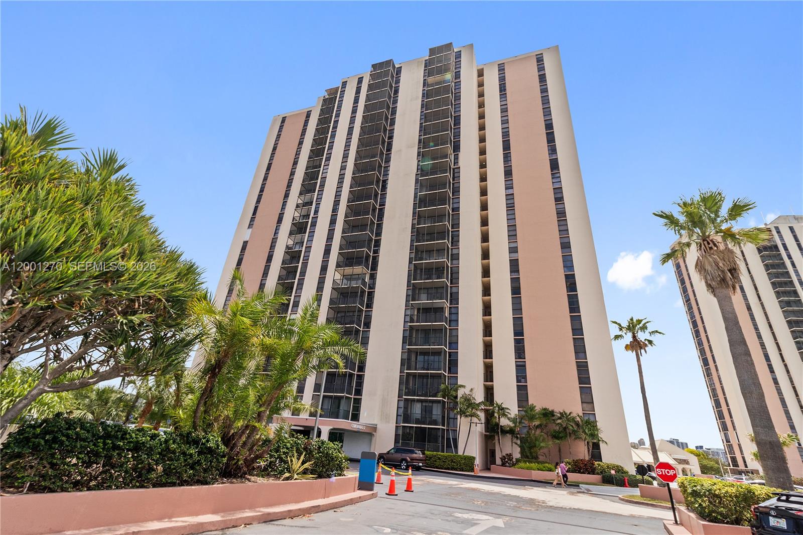 20301 W Country Clb Dr #PH24 Aventura, FL 33180