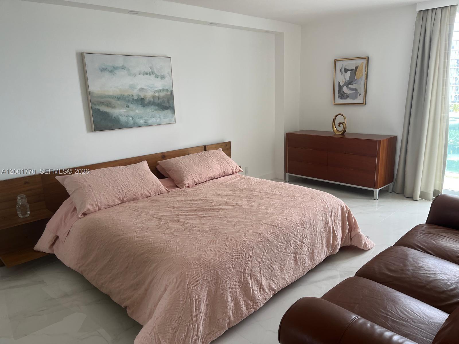image Arlen House East15